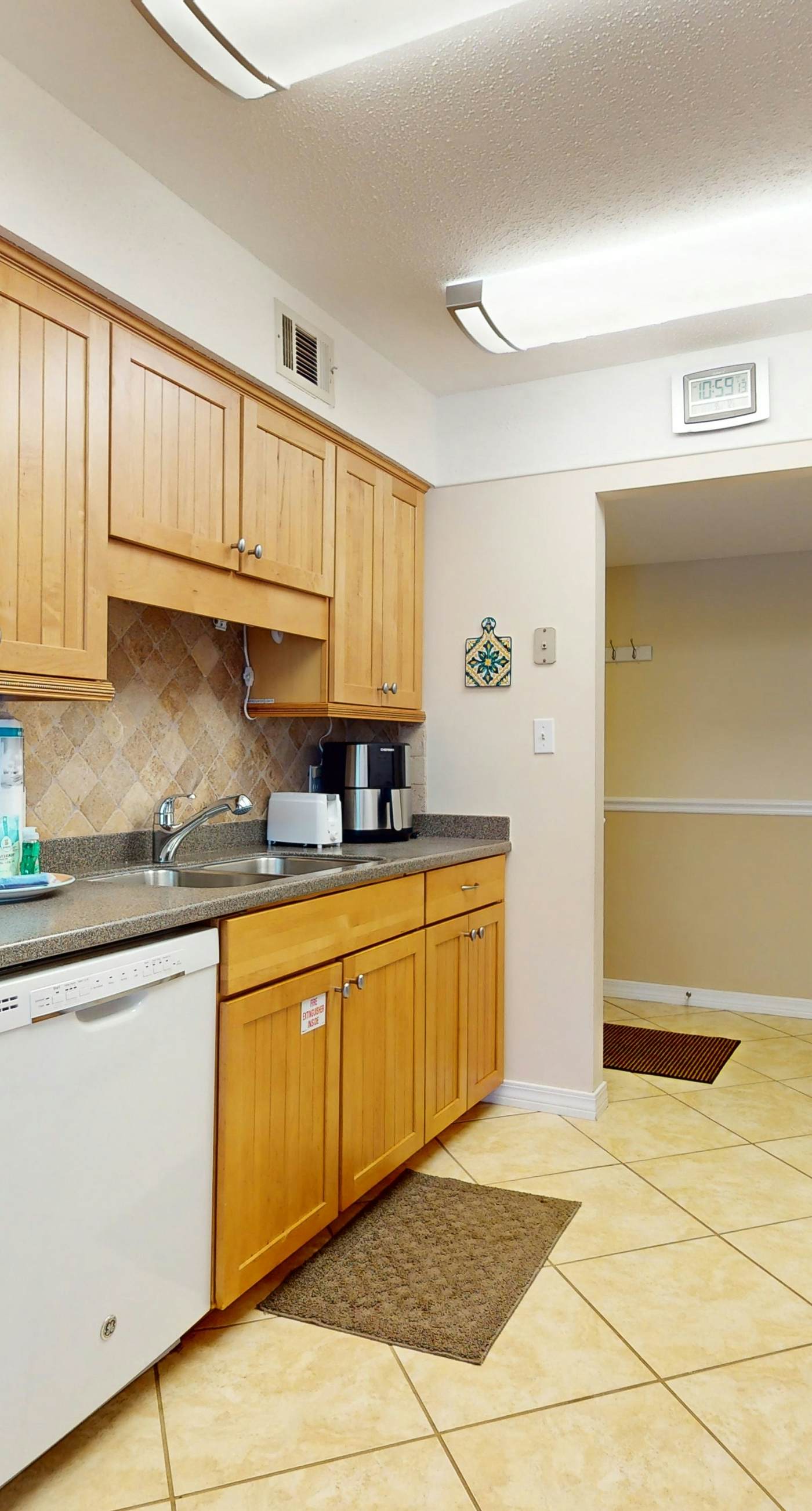 Lakefront condo with on-site golf, pool access, tennis, gym, & balcony