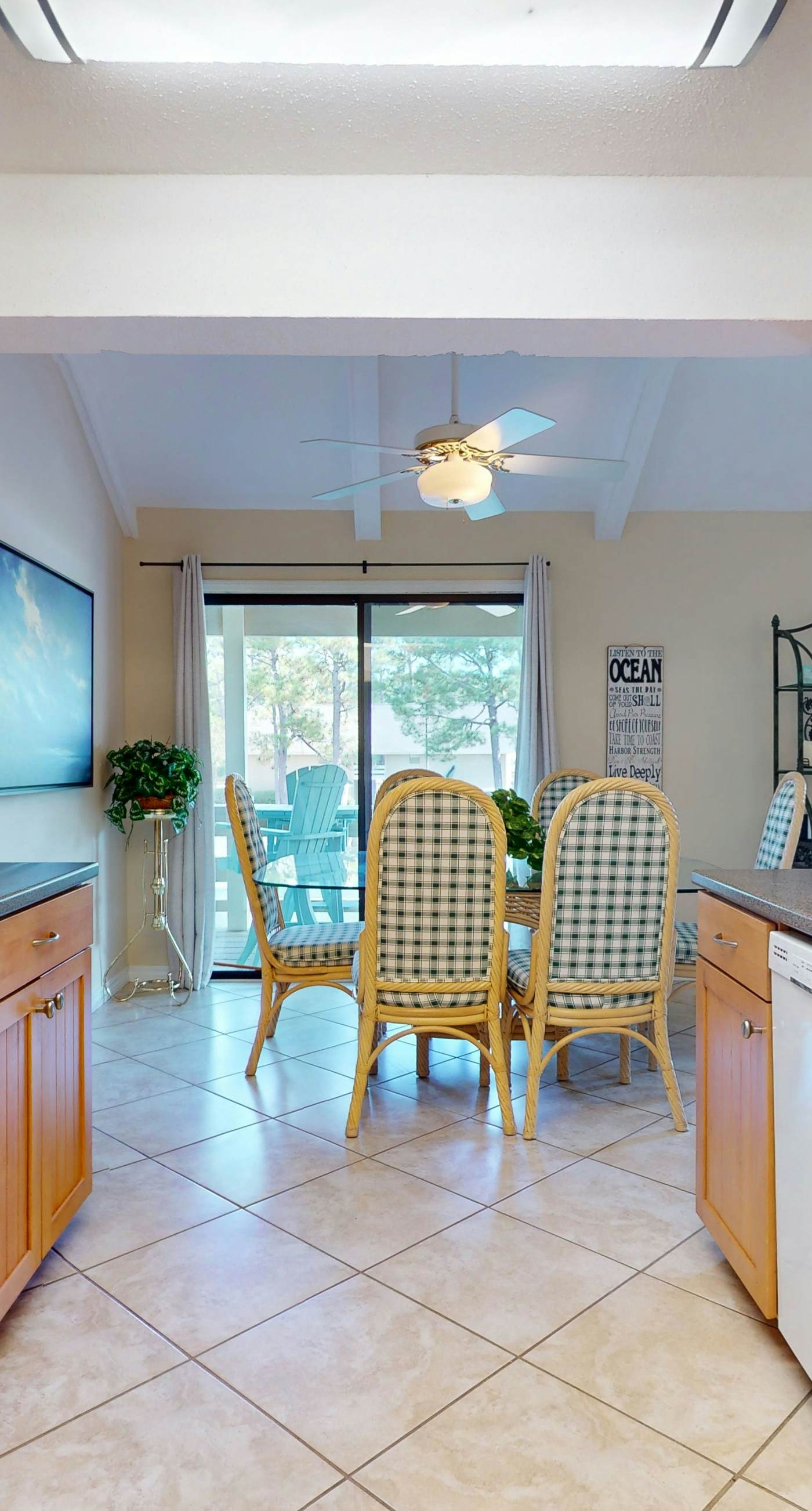 Lakefront condo with on-site golf, pool access, tennis, gym, & balcony