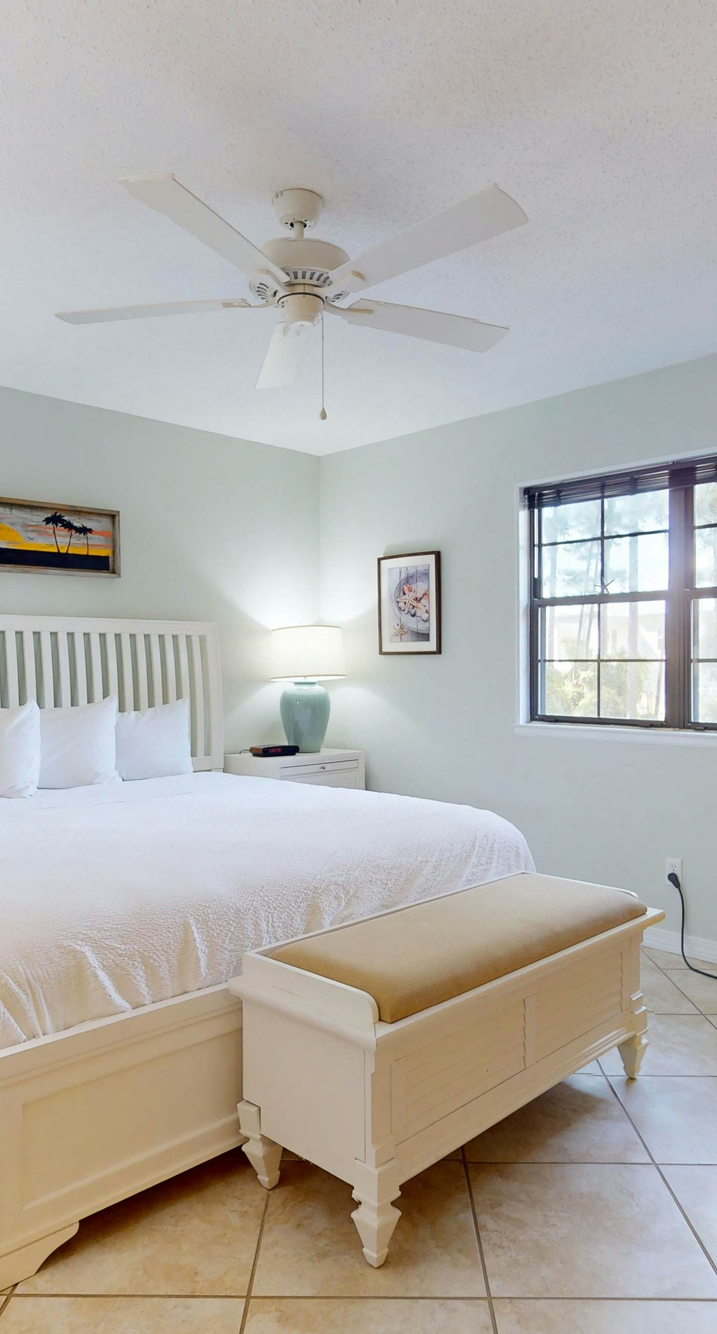 Lakefront condo with on-site golf, pool access, tennis, gym, & balcony