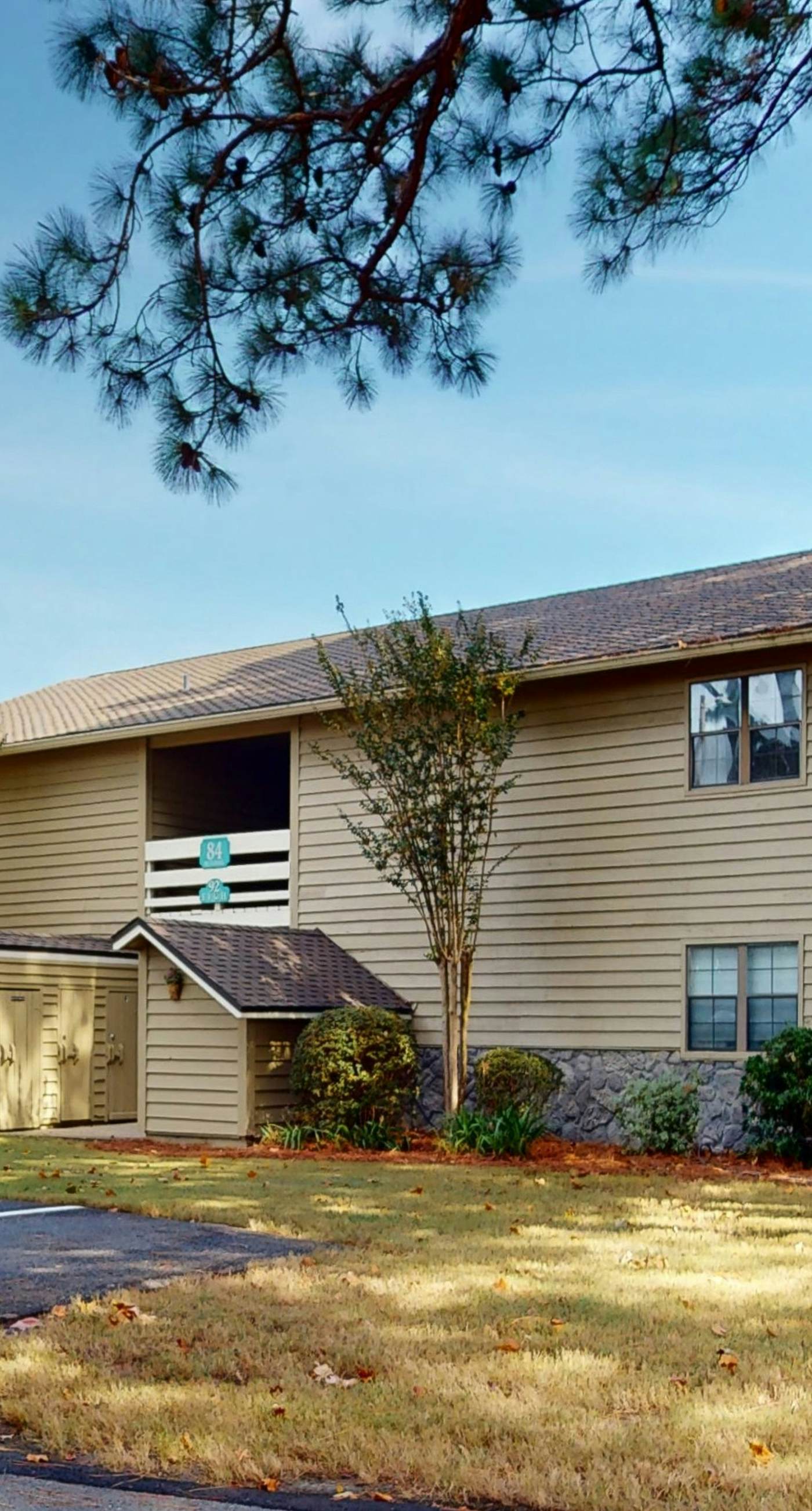 Lakefront condo with on-site golf, pool access, tennis, gym, & balcony