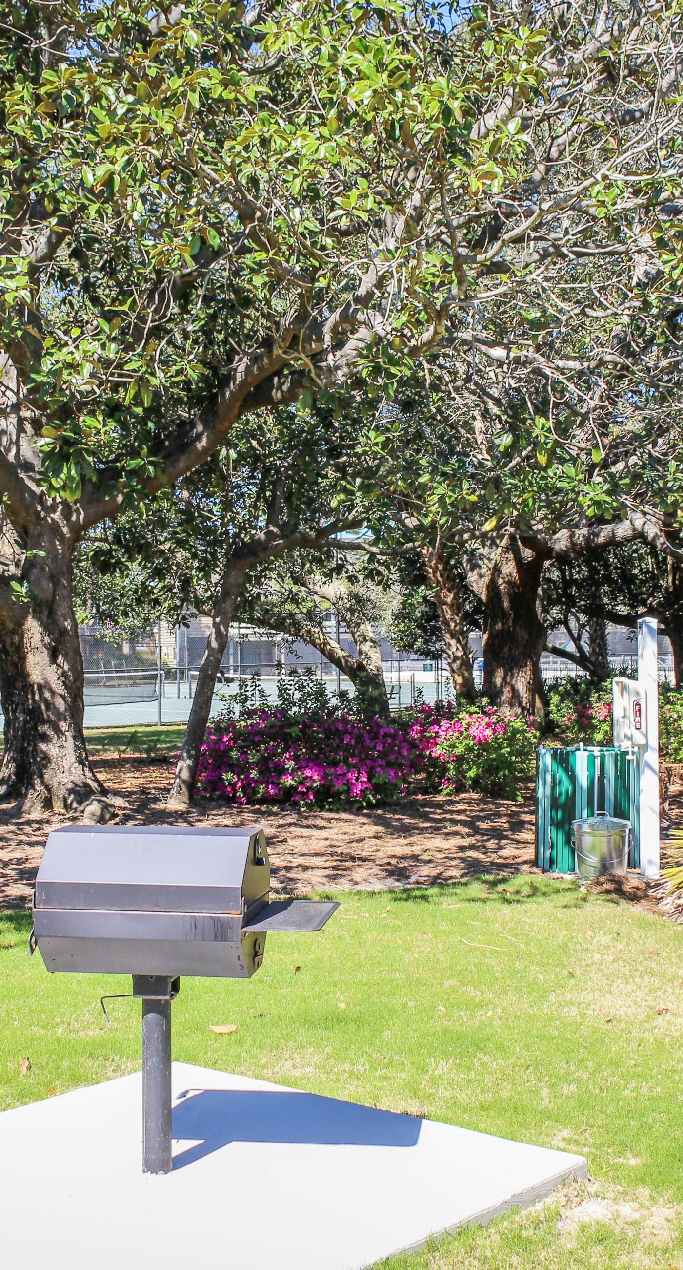 Lakefront condo with on-site golf, pool access, tennis, gym, & balcony