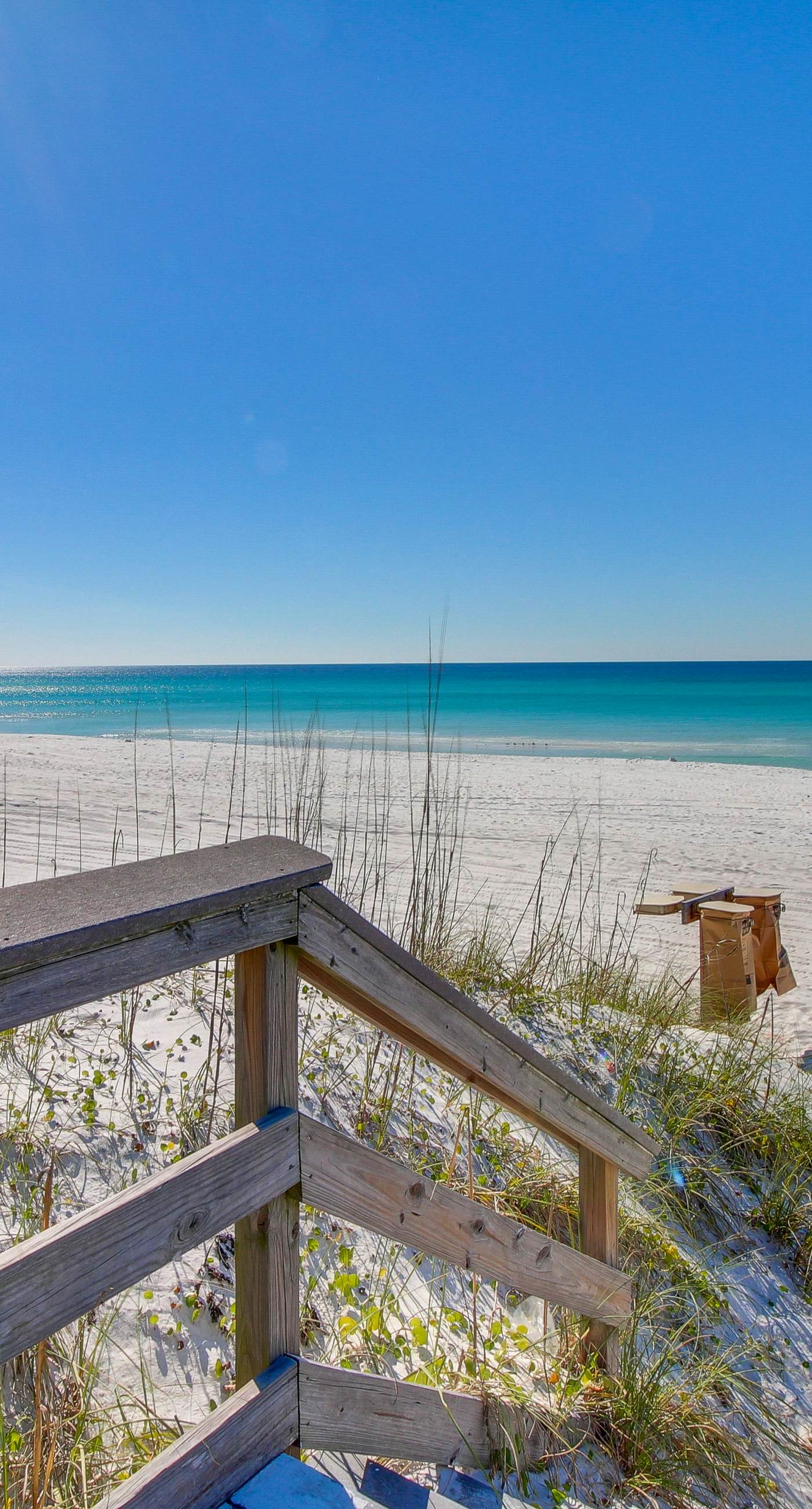 Lakefront condo with on-site golf, pool access, tennis, gym, & balcony