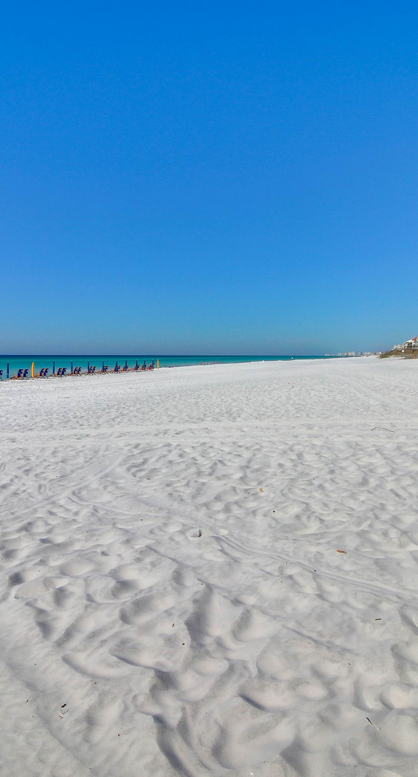 Lakefront condo with on-site golf, pool access, tennis, gym, & balcony