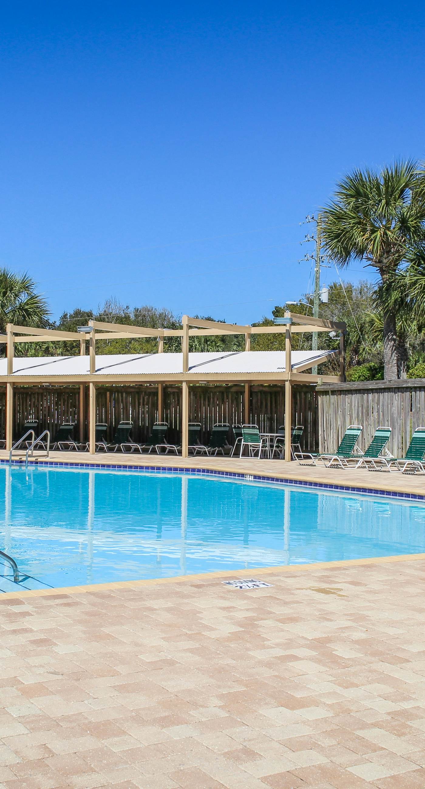 Lakefront condo with on-site golf, pool access, tennis, gym, & balcony