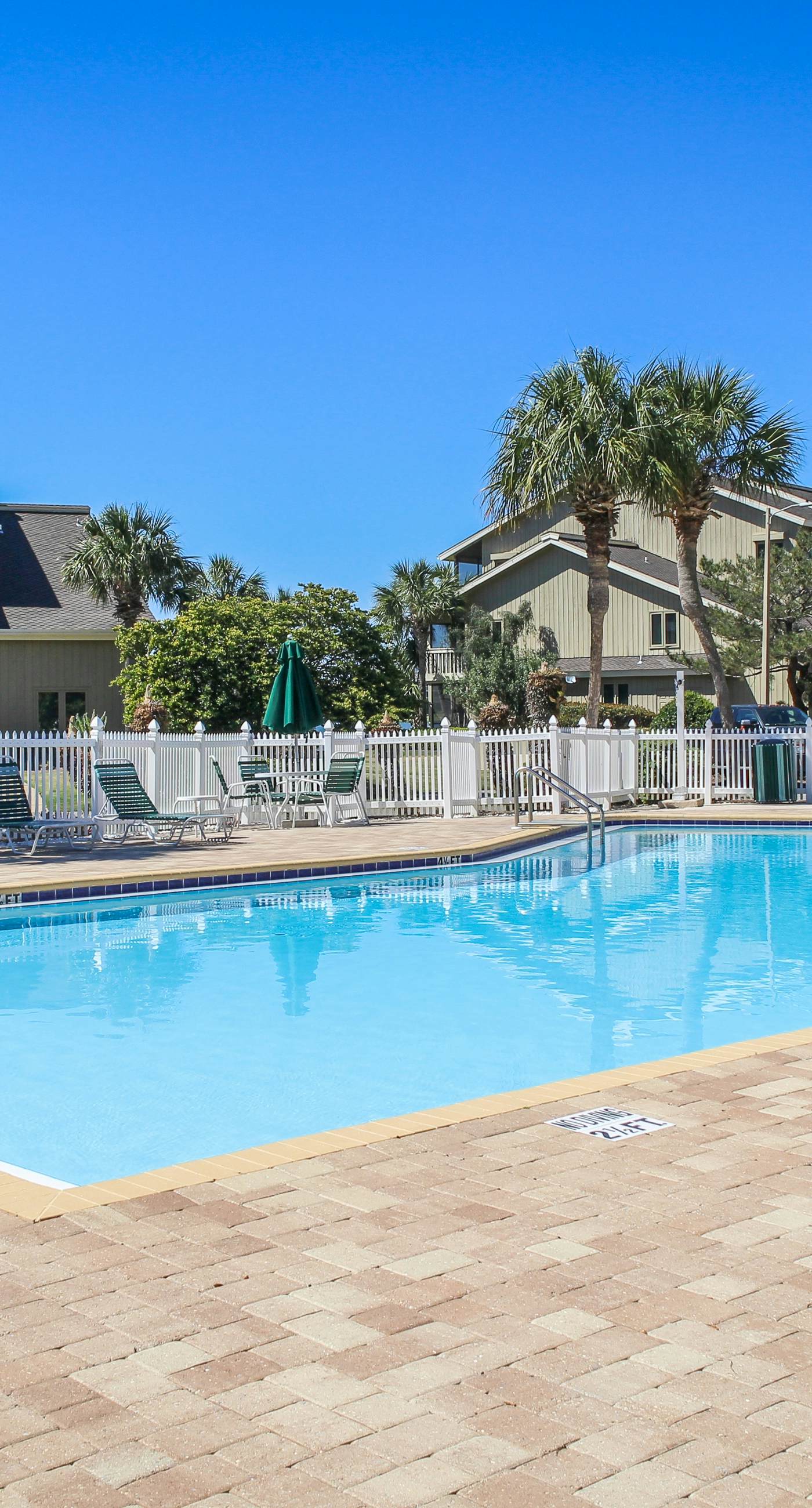 Lakefront condo with on-site golf, pool access, tennis, gym, & balcony