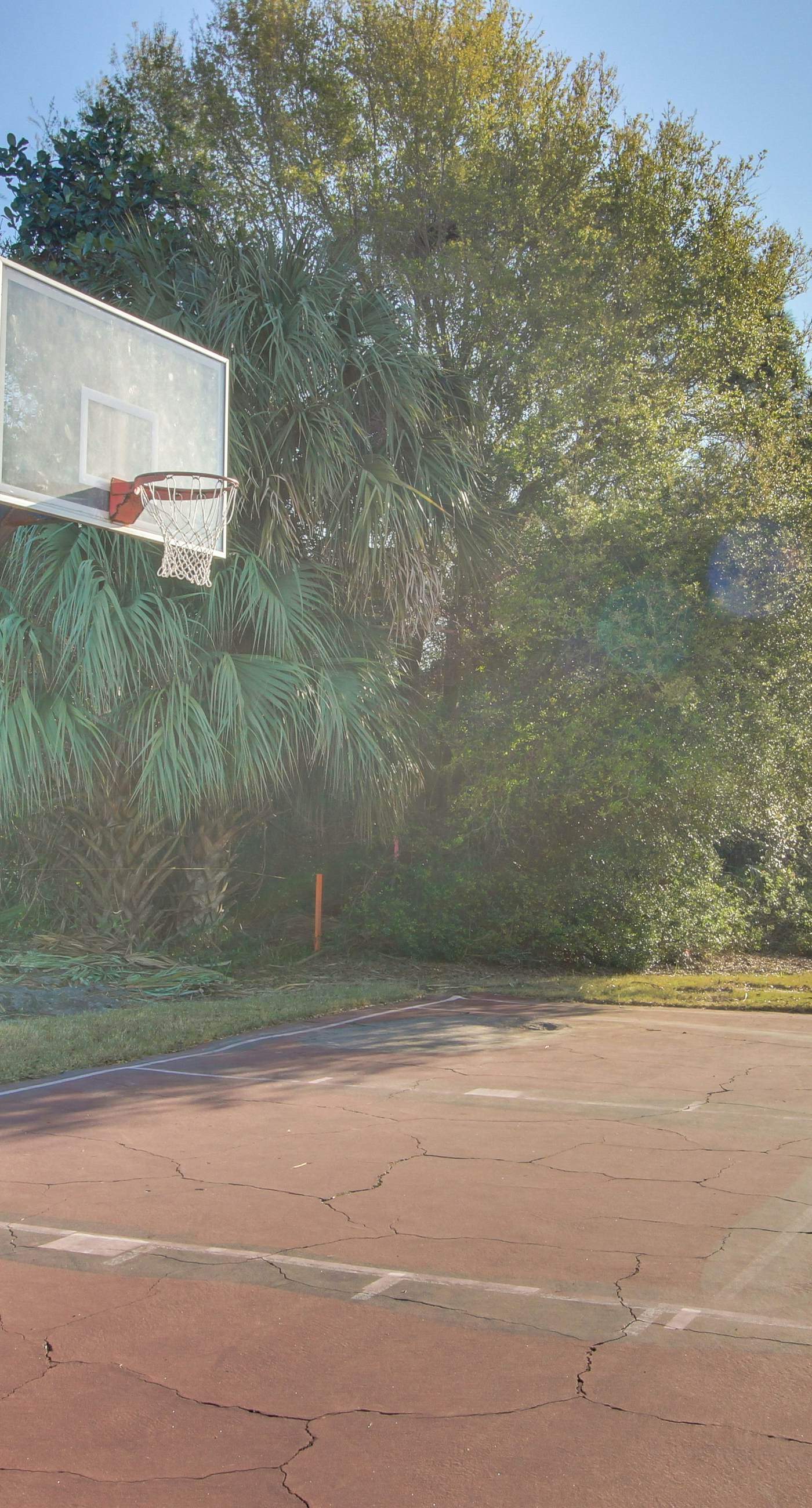 Lakefront condo with on-site golf, pool access, tennis, gym, & balcony