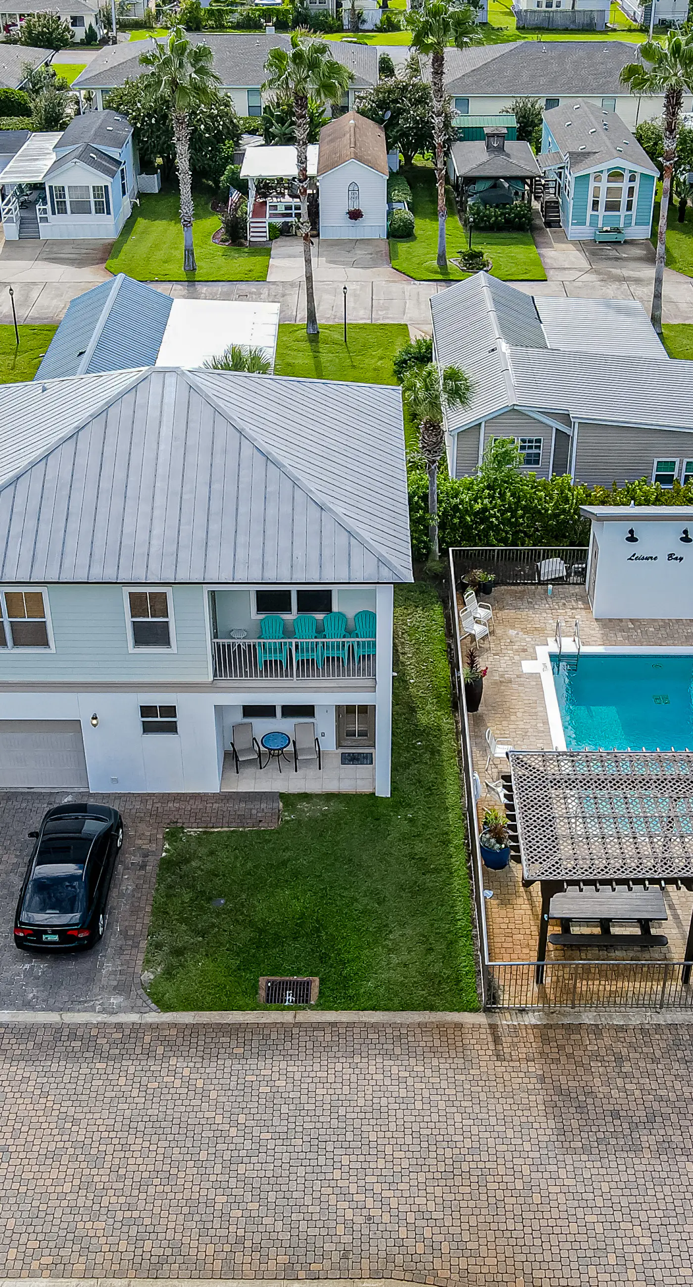 Dog-friendly coastal haven with 3 bikes, pool & easy beach access