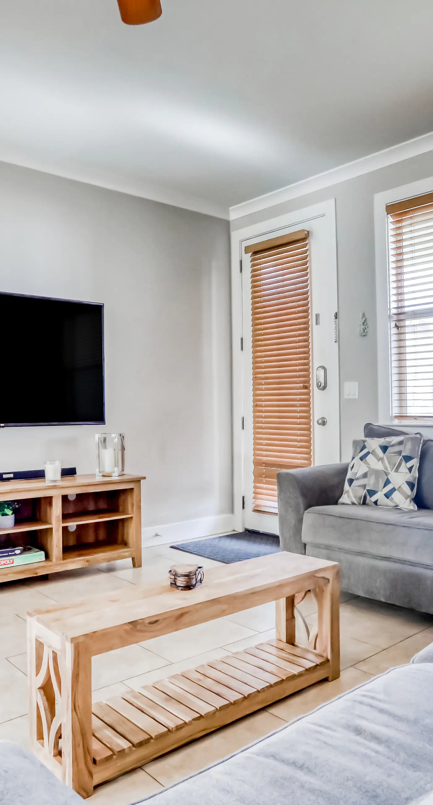 Dog-friendly coastal haven with 3 bikes, pool & easy beach access