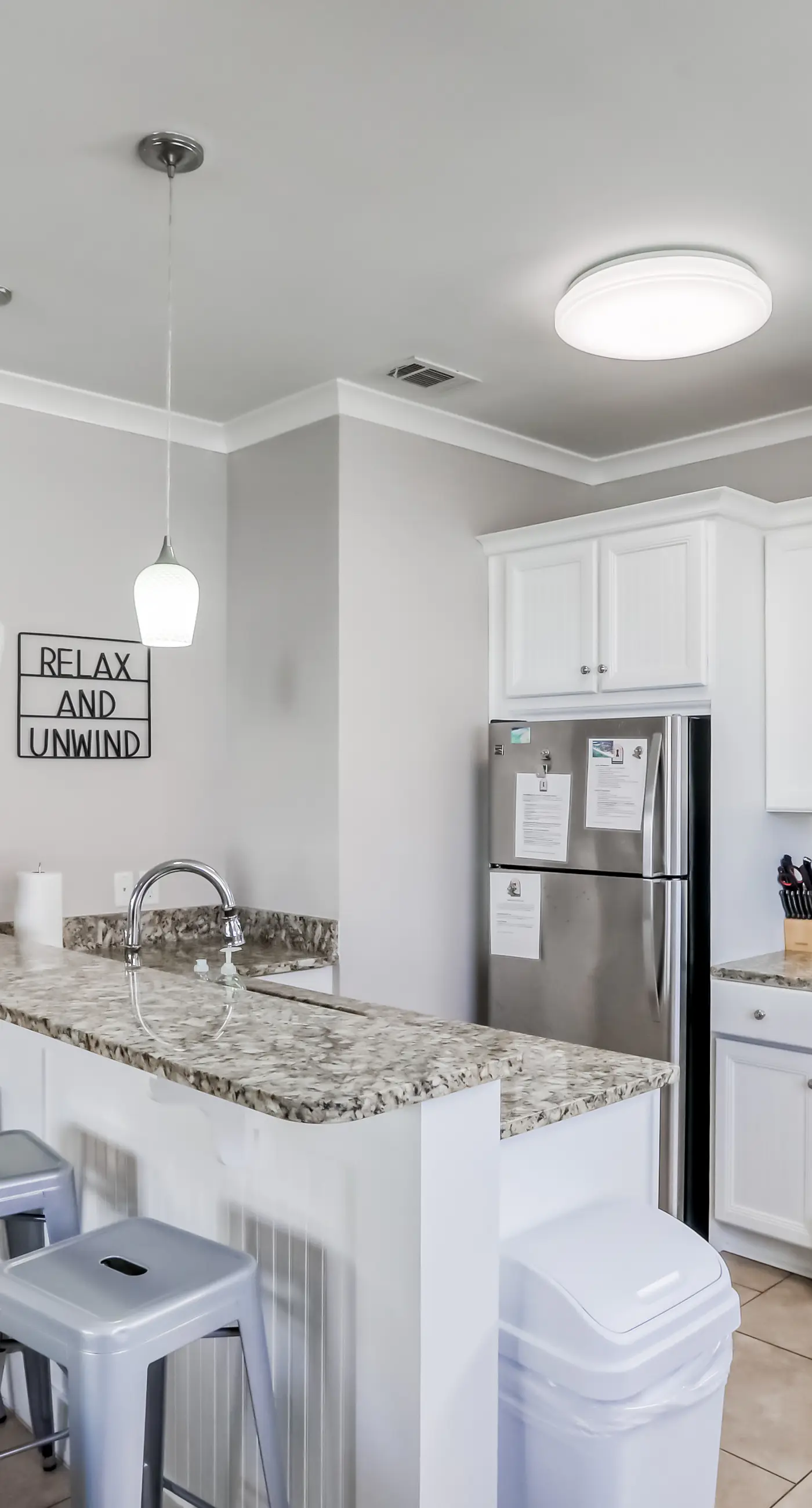 Dog-friendly coastal haven with 3 bikes, pool & easy beach access