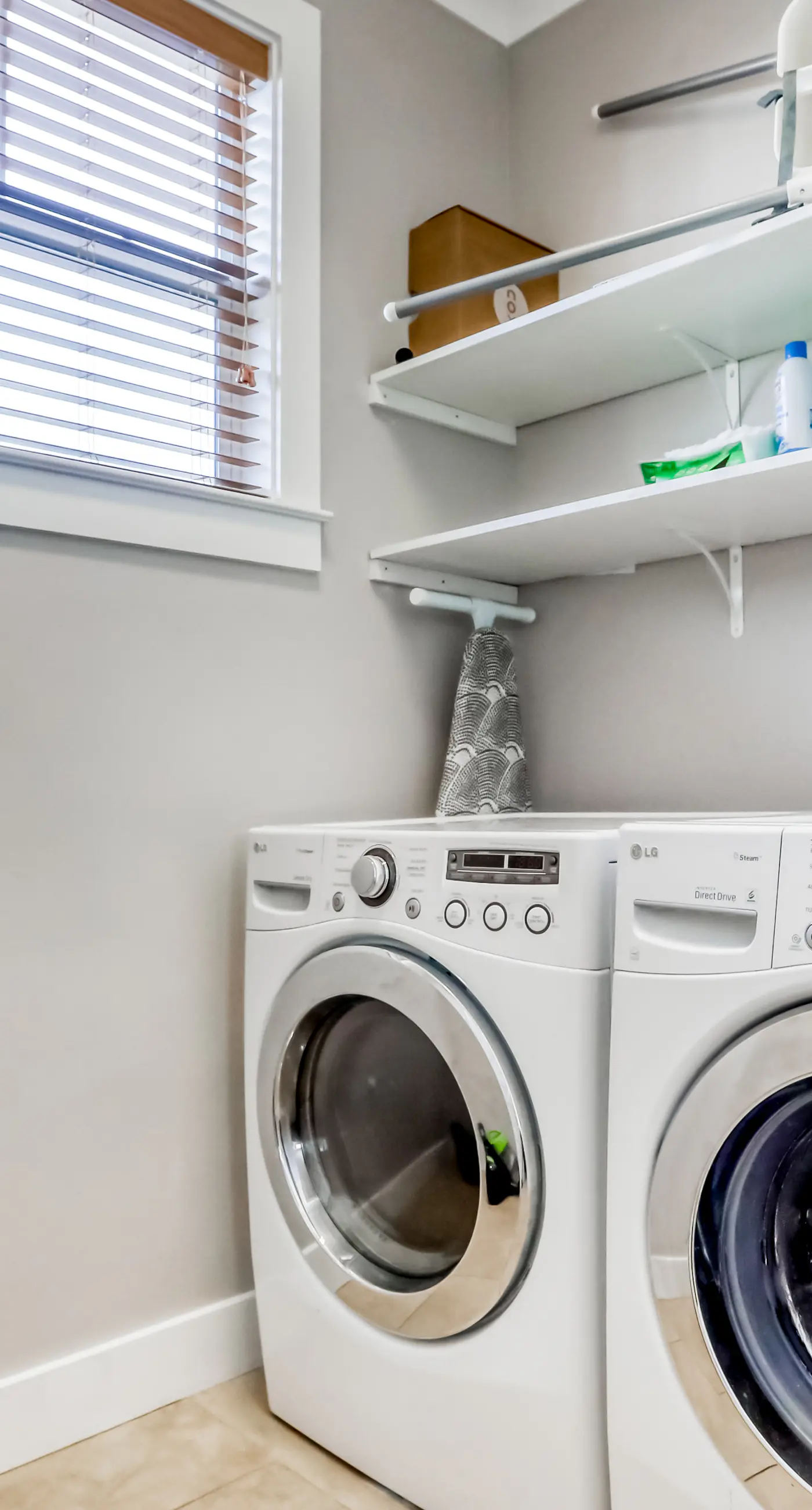 Dog-friendly coastal haven with 3 bikes, pool & easy beach access