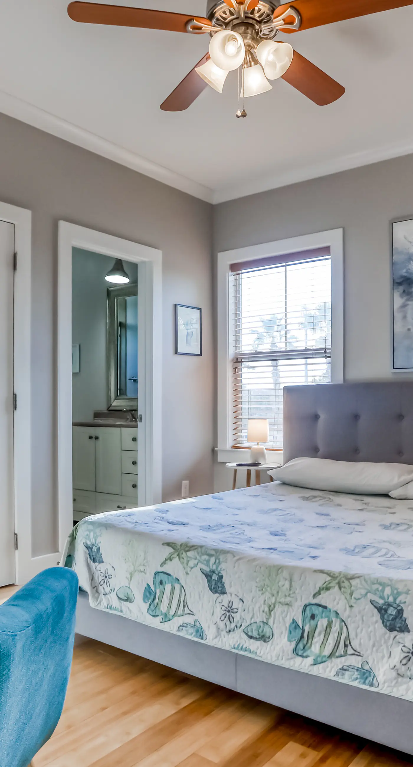 Dog-friendly coastal haven with 3 bikes, pool & easy beach access