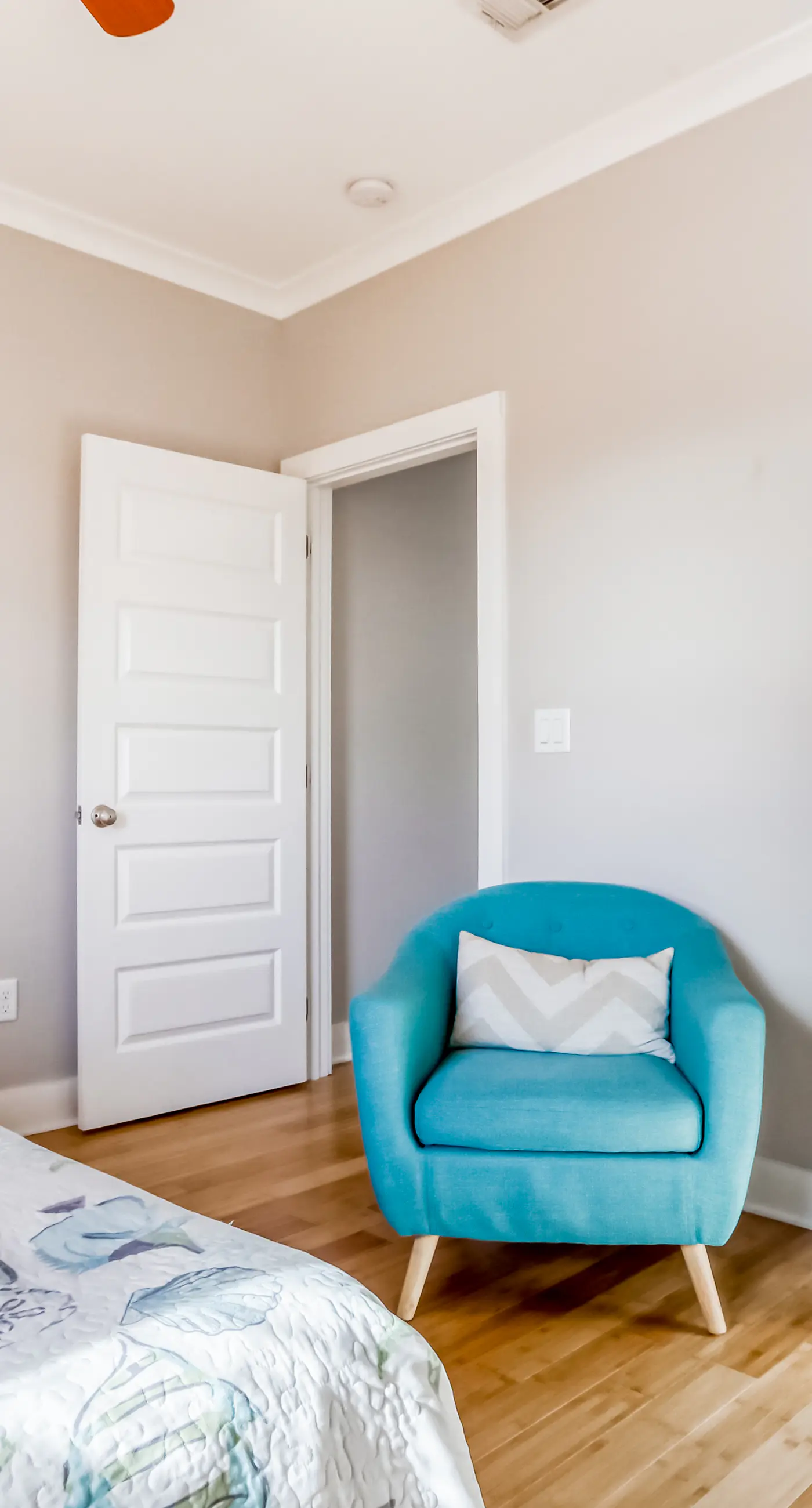 Dog-friendly coastal haven with 3 bikes, pool & easy beach access