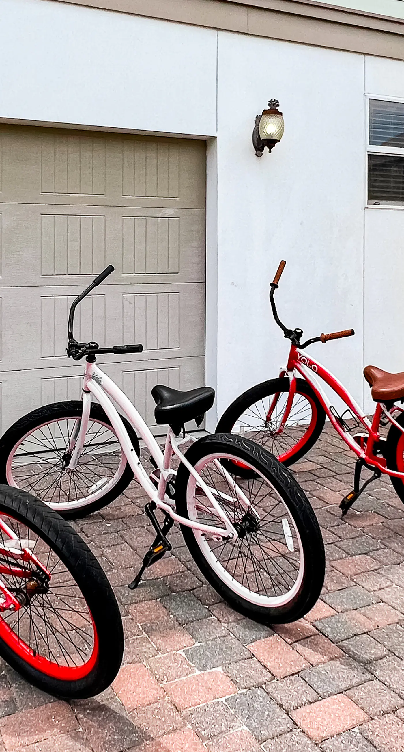 Dog-friendly coastal haven with 3 bikes, pool & easy beach access