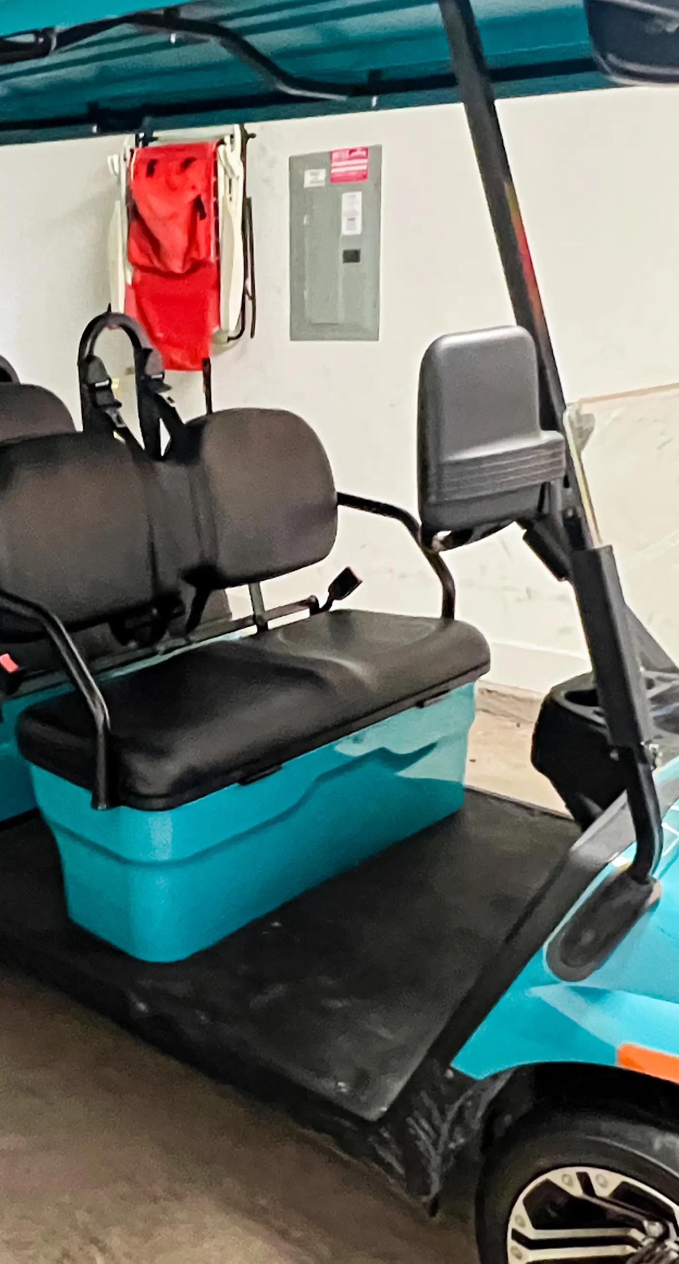 Dog-friendly coastal haven with 3 bikes, pool & easy beach access