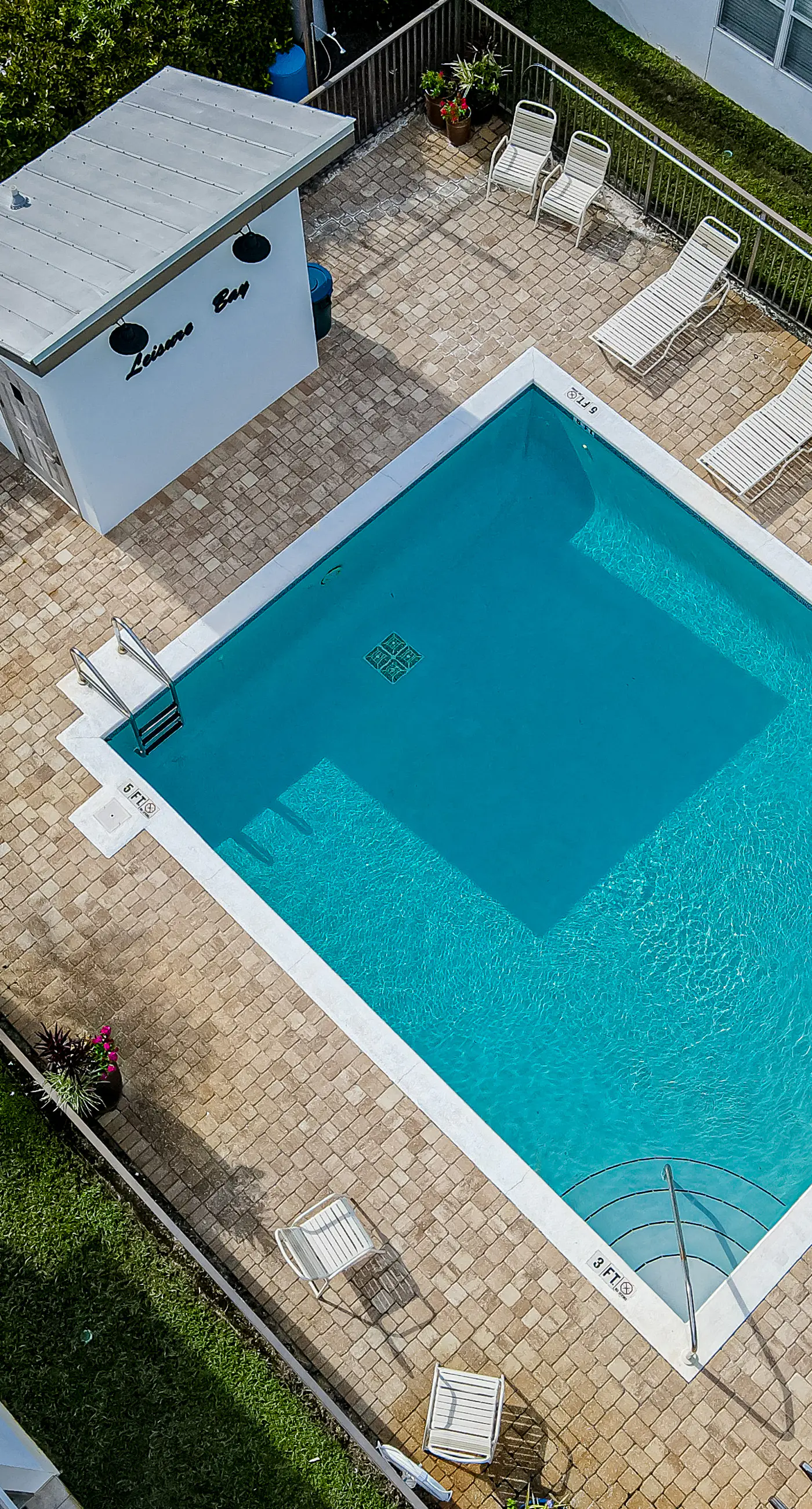 Dog-friendly coastal haven with 3 bikes, pool & easy beach access