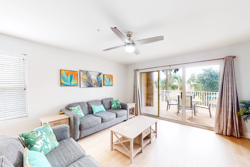 Gulf-view condo near beach with balcony, W&D, pool, gym, & WiFi - snowbirds OK