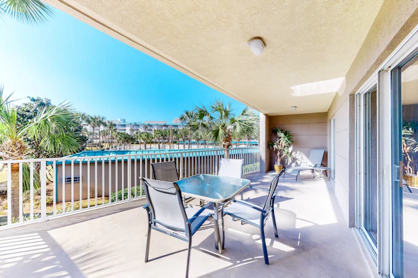 Gulf-view condo near beach with balcony, W&D, pool, gym, & WiFi - snowbirds OK