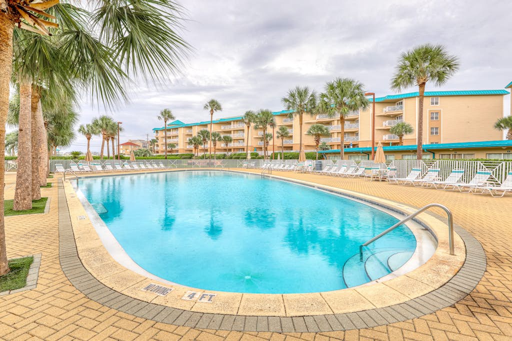 Gulf-view condo near beach with balcony, W&D, pool, gym, & WiFi - snowbirds OK
