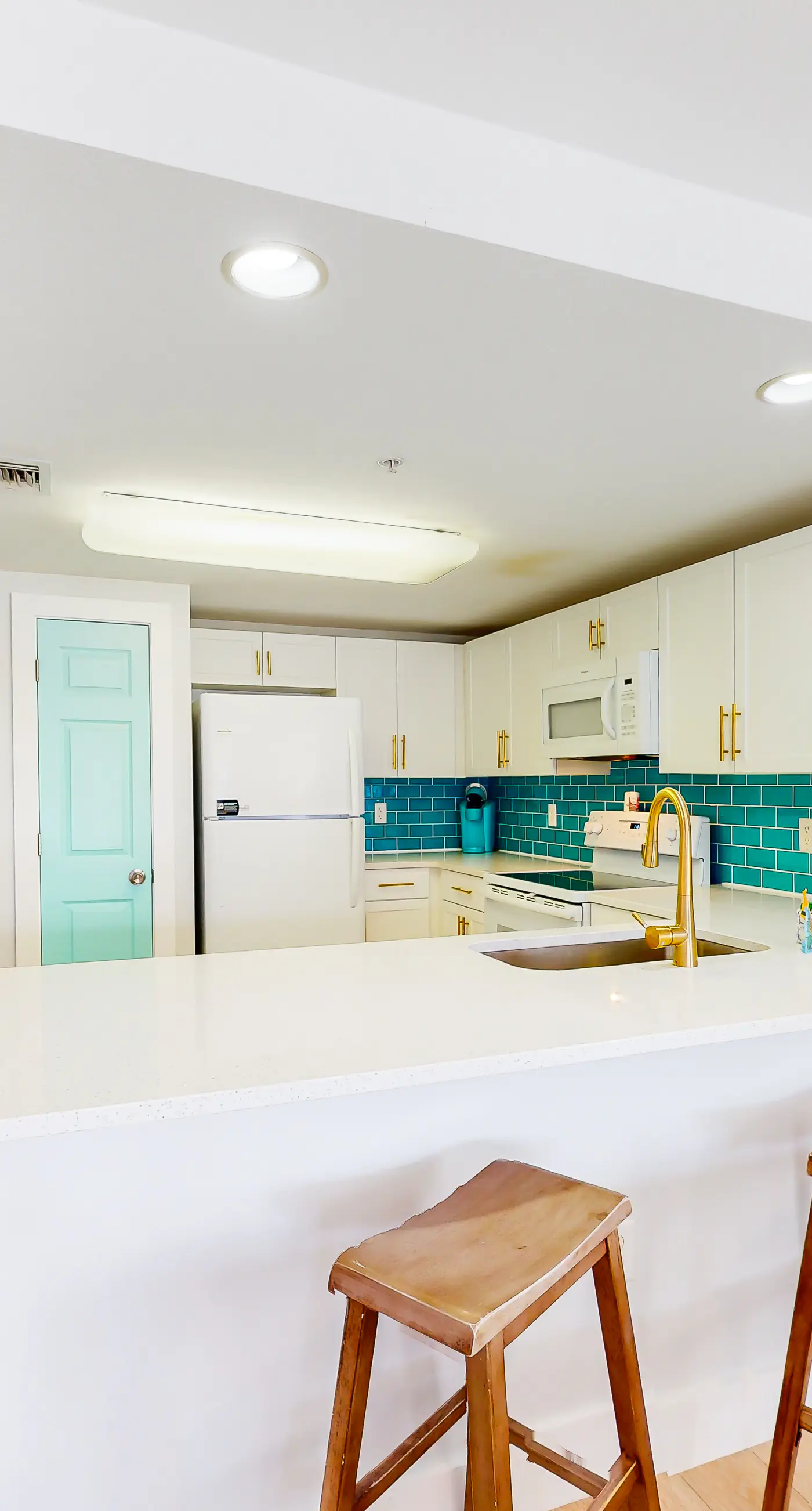 Gulf-view condo near beach with balcony, W&D, pool, gym, & WiFi - snowbirds OK