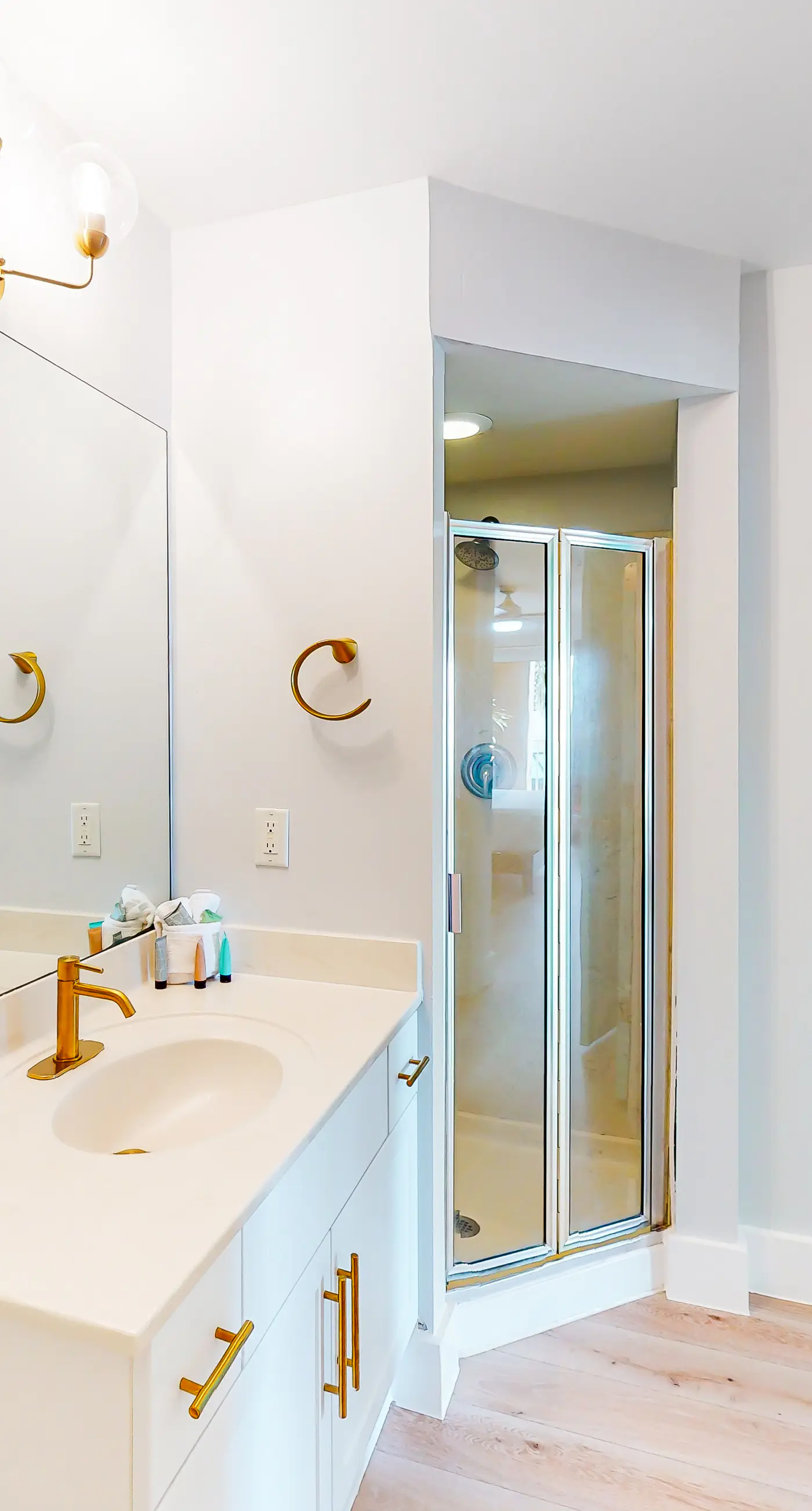 Gulf-view condo near beach with balcony, W&D, pool, gym, & WiFi - snowbirds OK