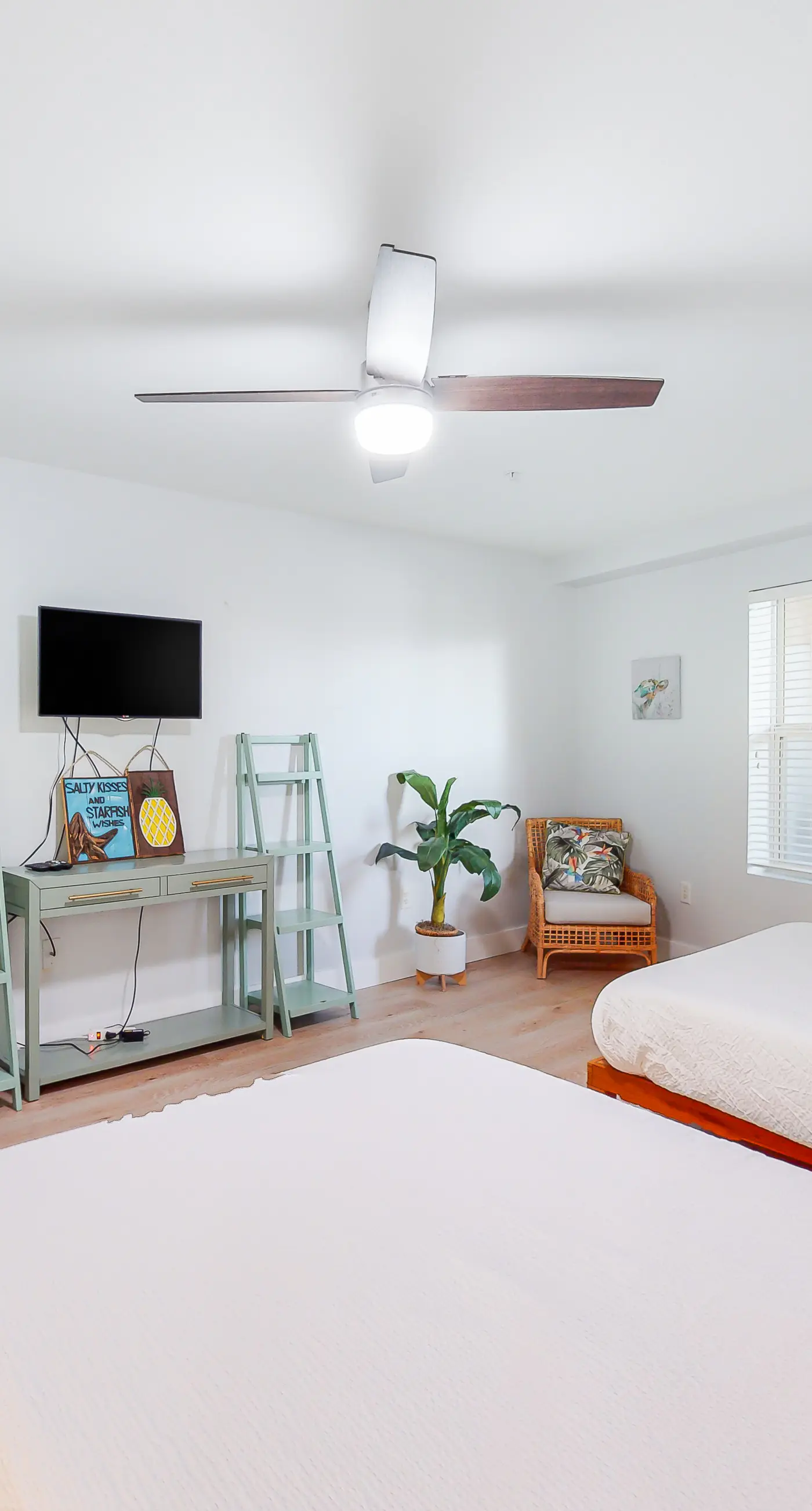 Gulf-view condo near beach with balcony, W&D, pool, gym, & WiFi - snowbirds OK