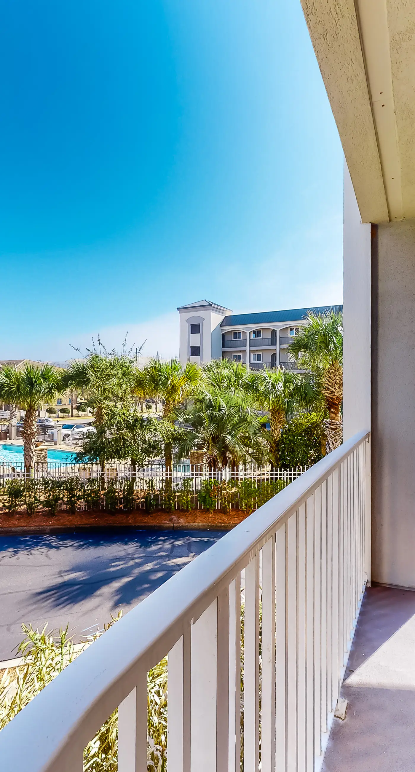 Gulf-view condo near beach with balcony, W&D, pool, gym, & WiFi - snowbirds OK