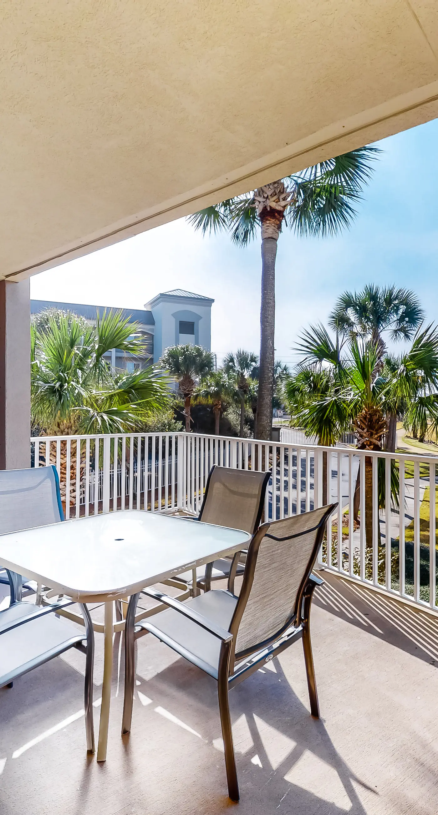 Gulf-view condo near beach with balcony, W&D, pool, gym, & WiFi - snowbirds OK