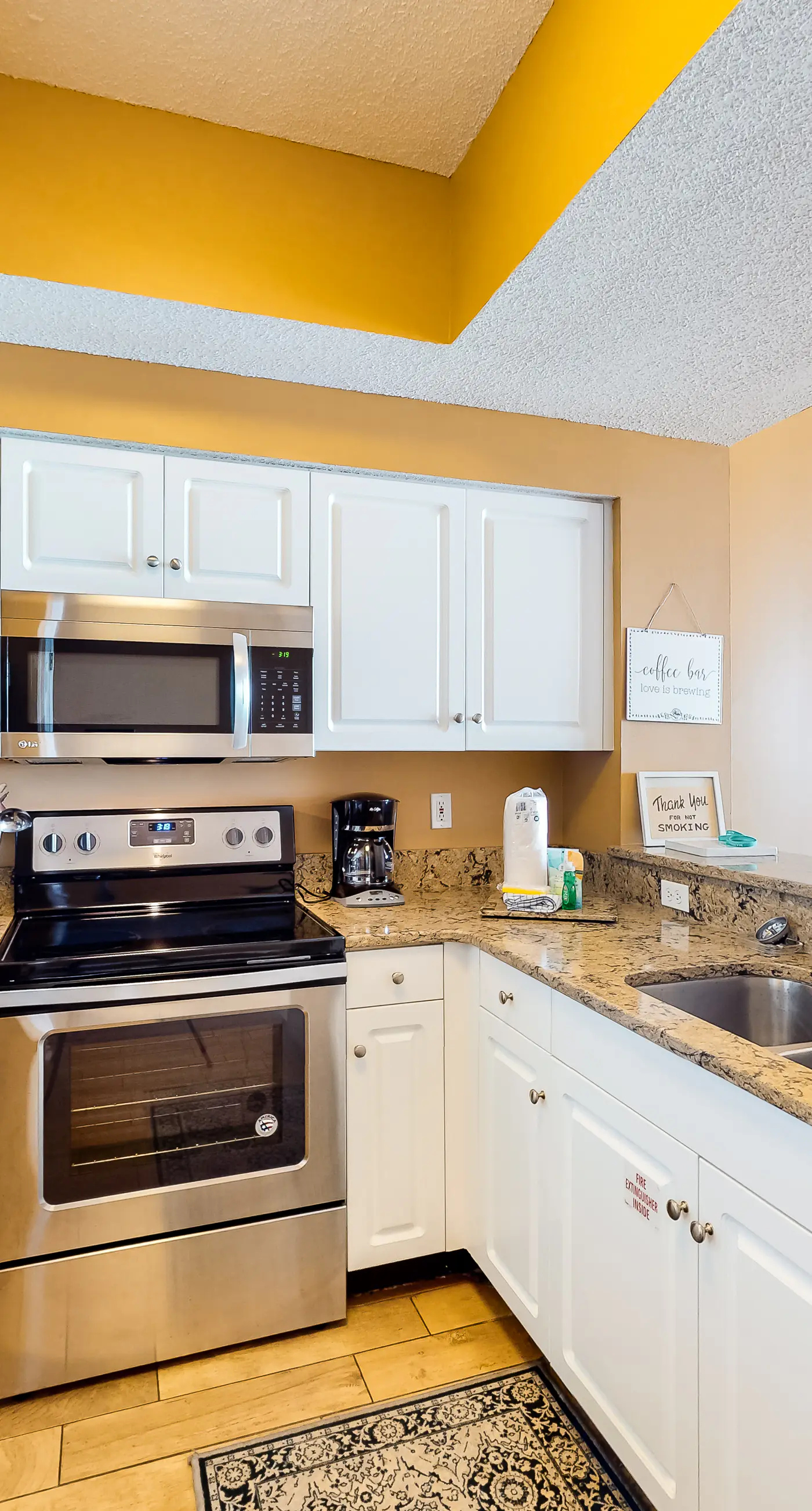 dazzling oceanfront condo with pools, hot tub, balcony - steps from the sand