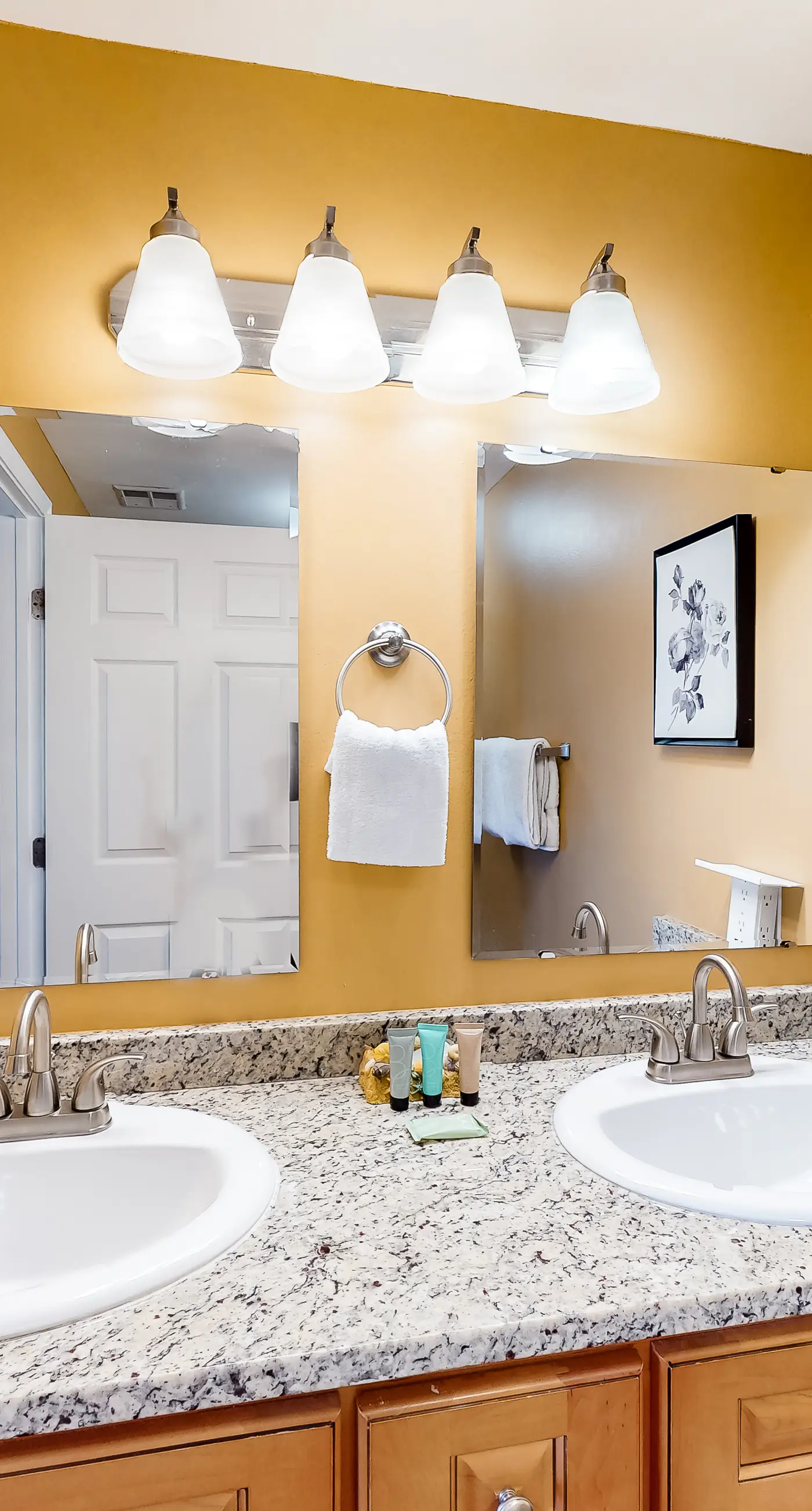 dazzling oceanfront condo with pools, hot tub, balcony - steps from the sand