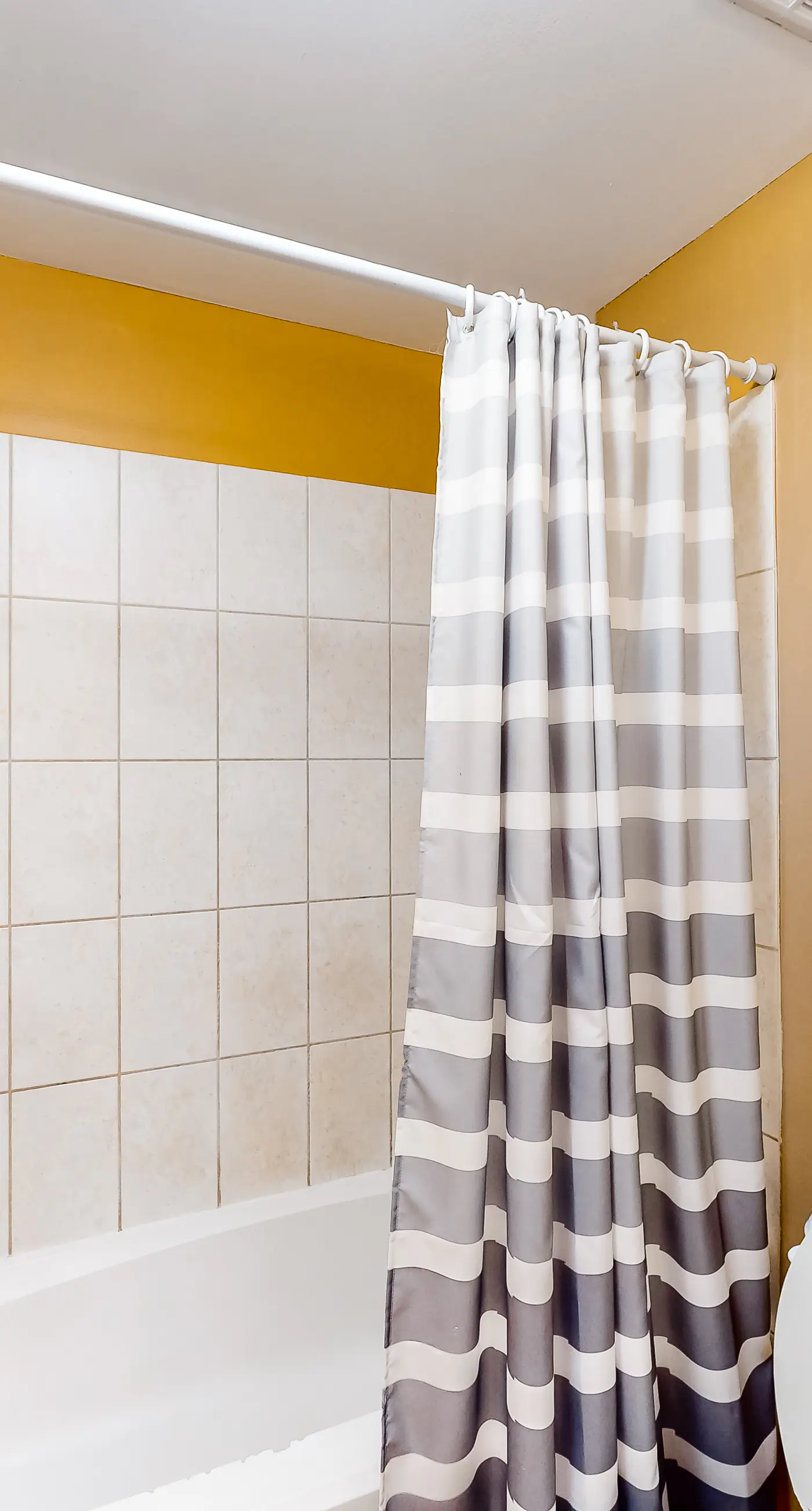 dazzling oceanfront condo with pools, hot tub, balcony - steps from the sand