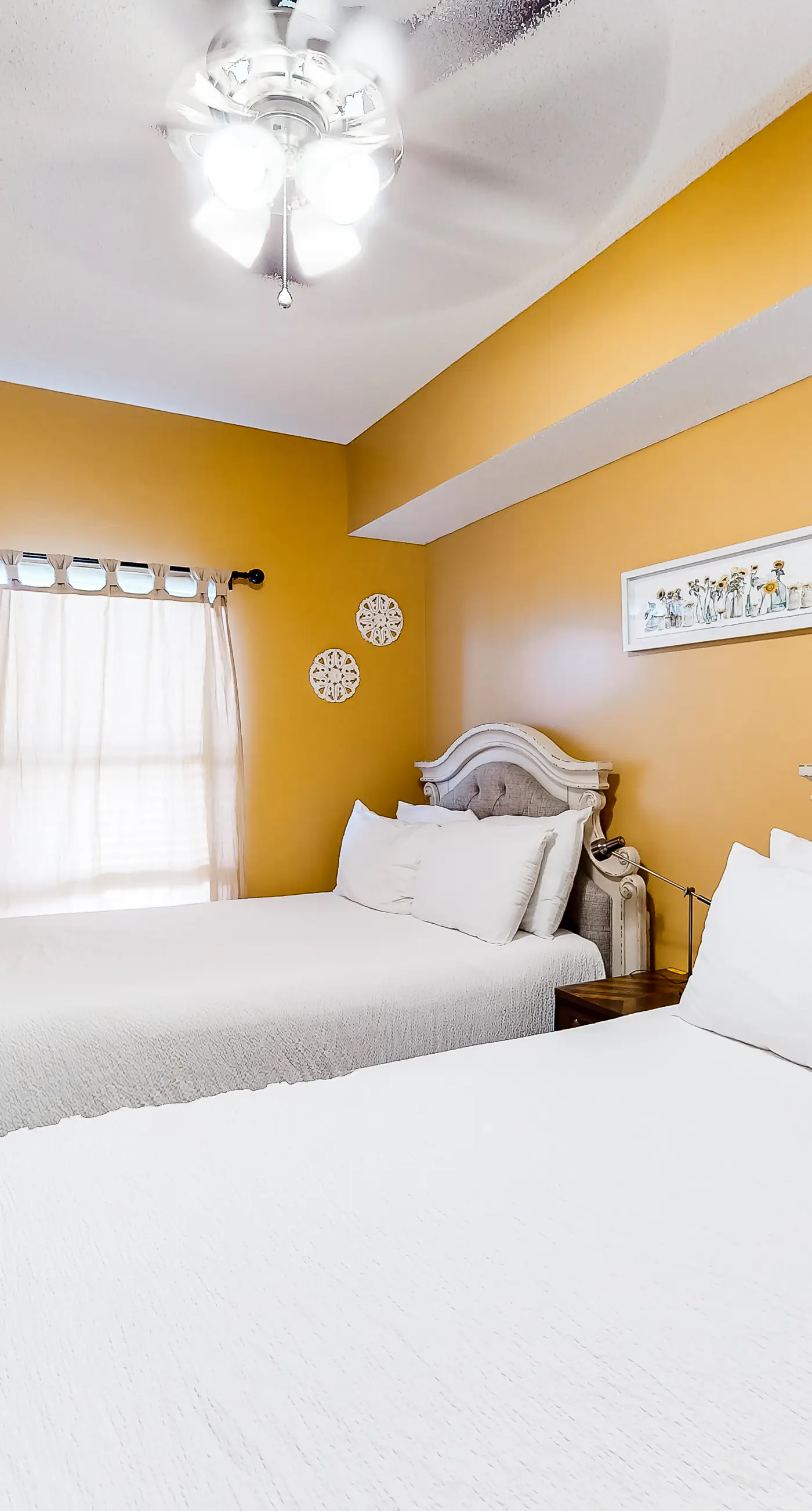 dazzling oceanfront condo with pools, hot tub, balcony - steps from the sand