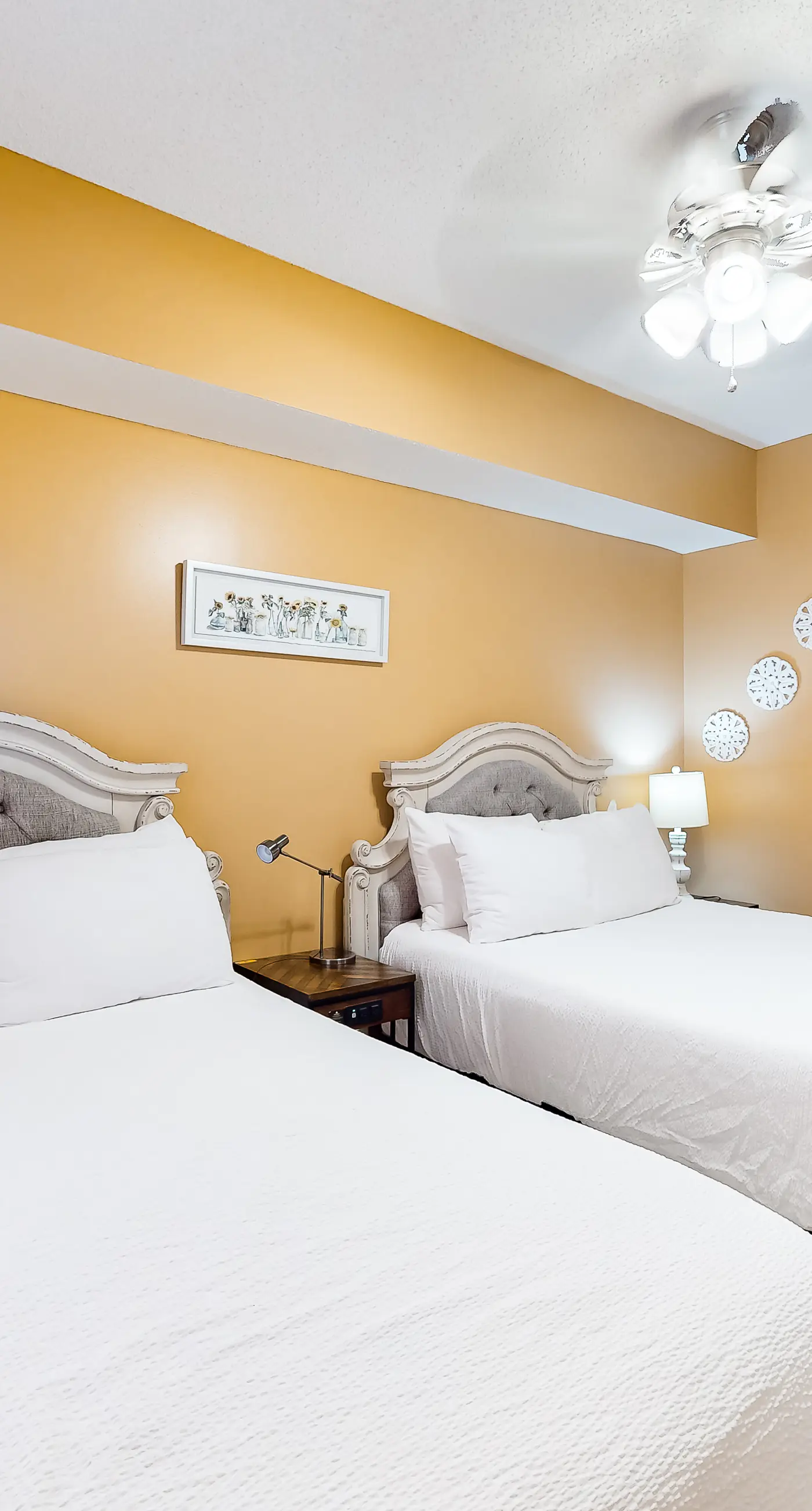 dazzling oceanfront condo with pools, hot tub, balcony - steps from the sand