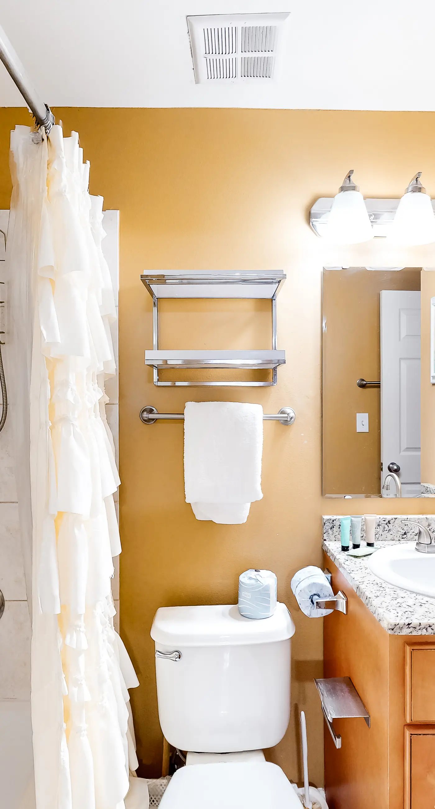 dazzling oceanfront condo with pools, hot tub, balcony - steps from the sand