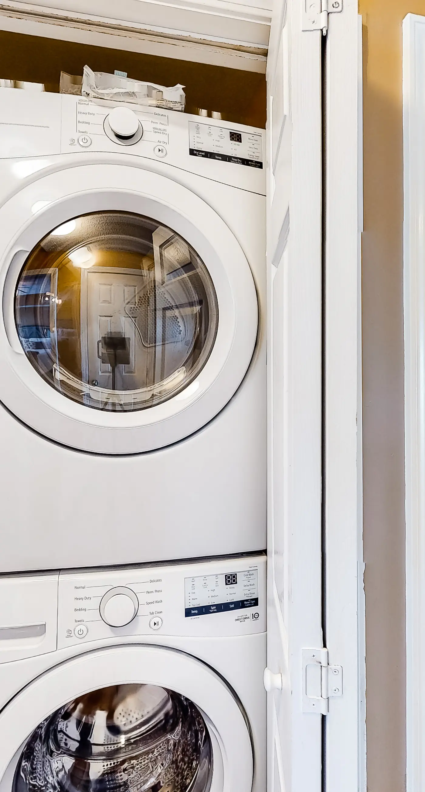 dazzling oceanfront condo with pools, hot tub, balcony - steps from the sand