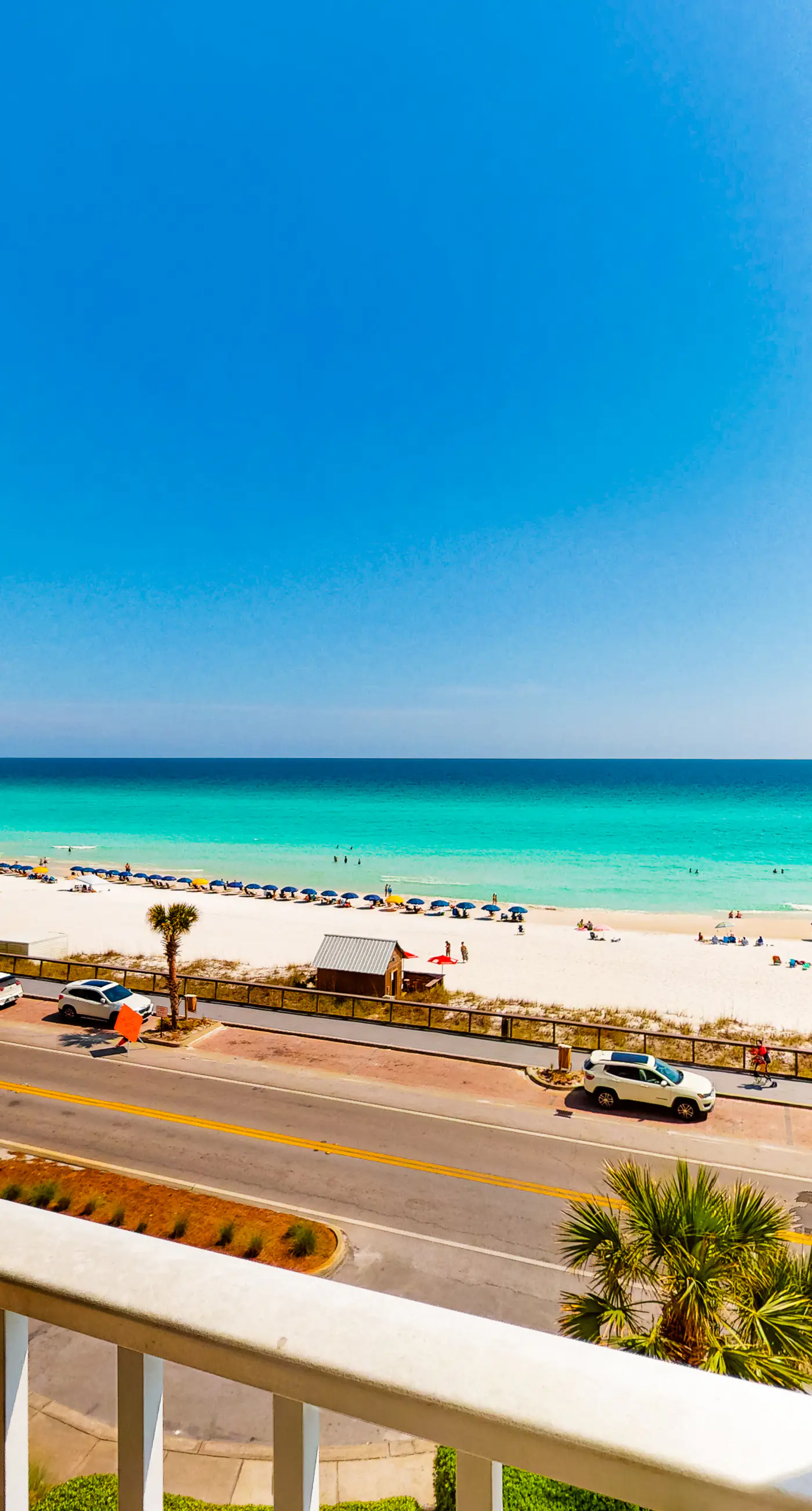 dazzling oceanfront condo with pools, hot tub, balcony - steps from the sand