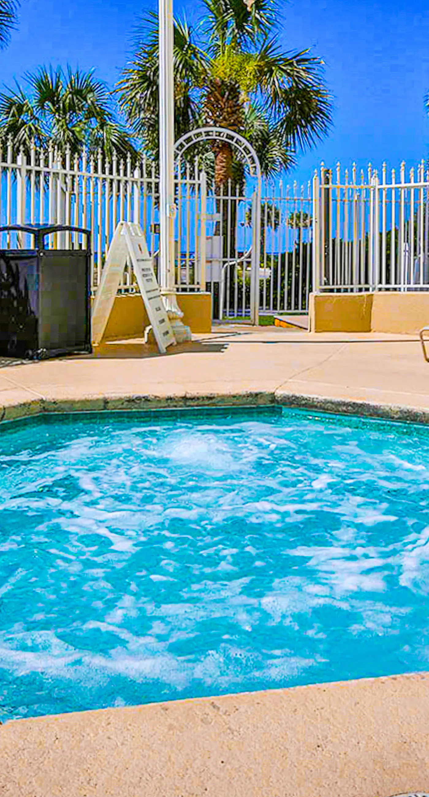 dazzling oceanfront condo with pools, hot tub, balcony - steps from the sand