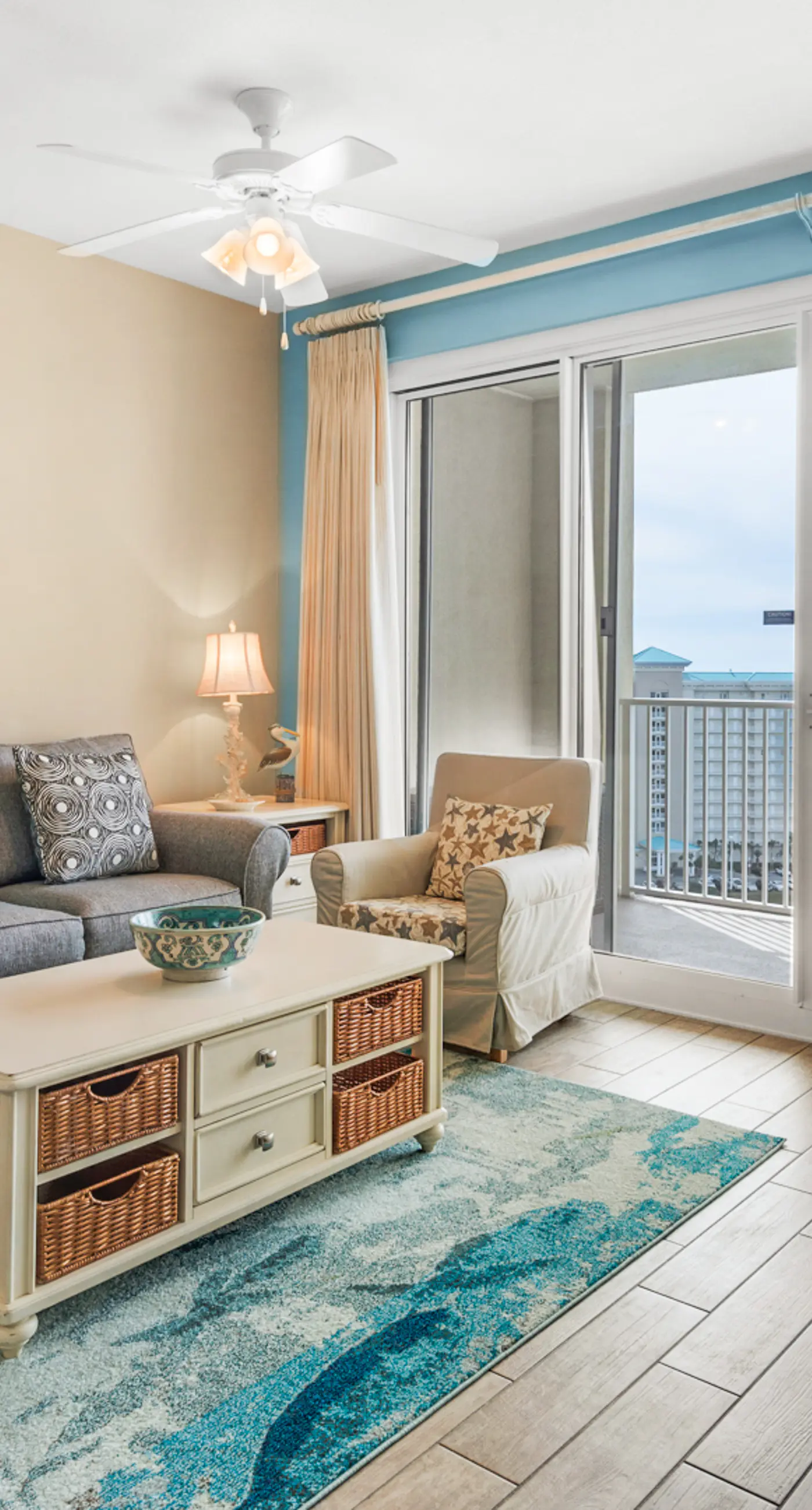 Convenient & well-equipped condo with partial beach views, shared pool & gym