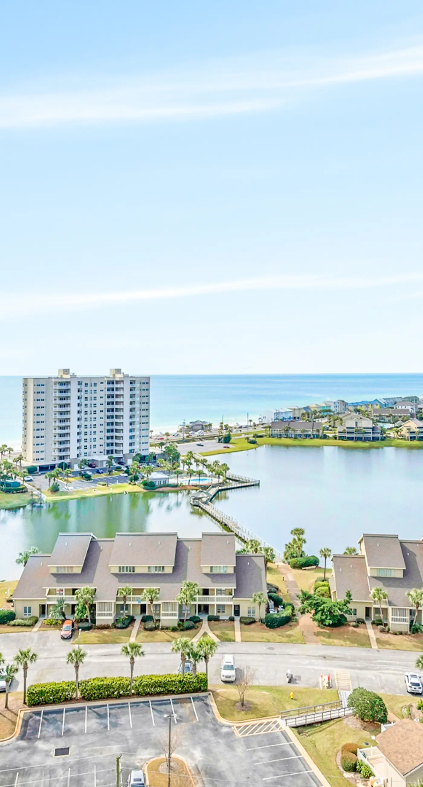 Convenient & well-equipped condo with partial beach views, shared pool & gym