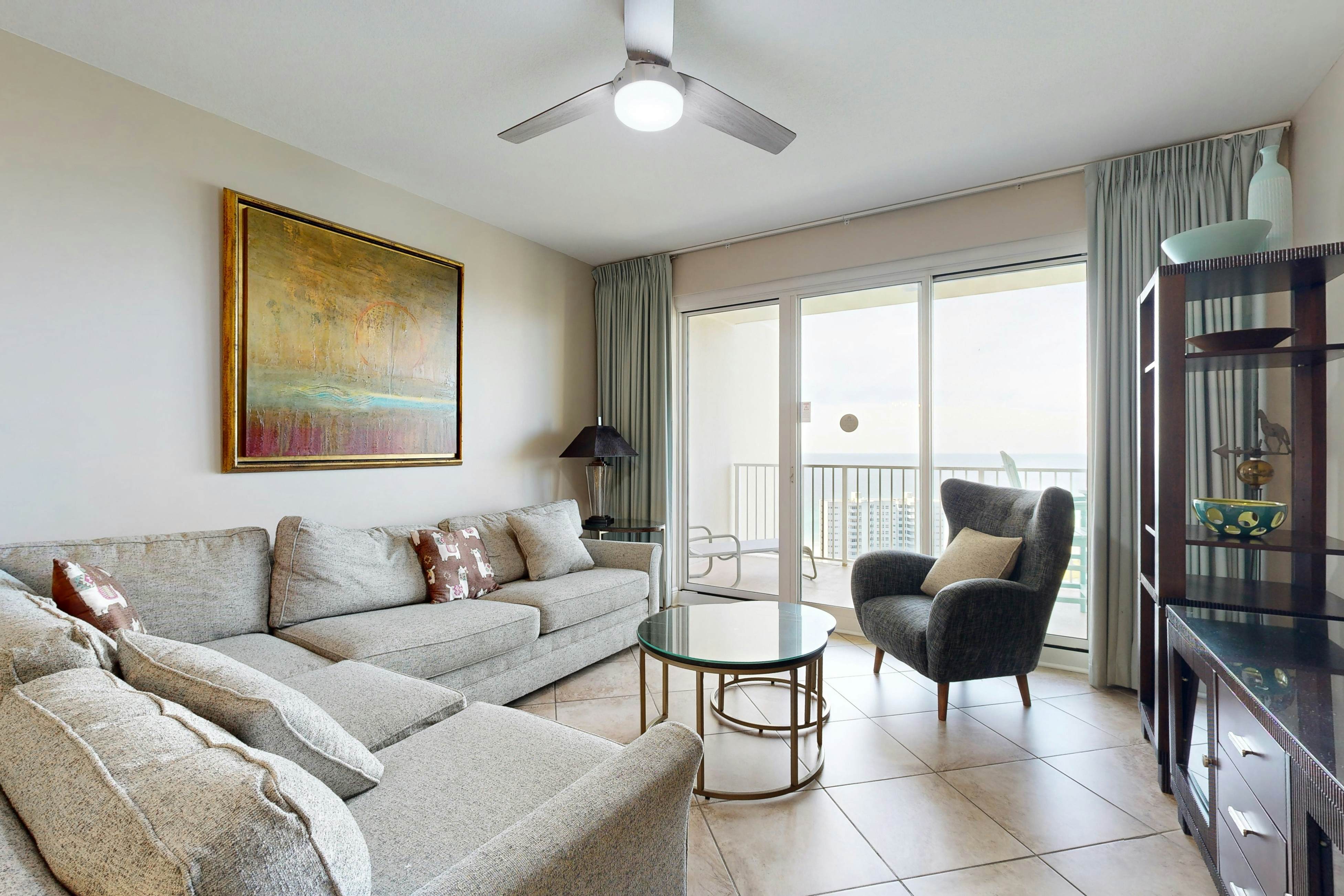Coastal bay front condo with shared pool, and easy beach access