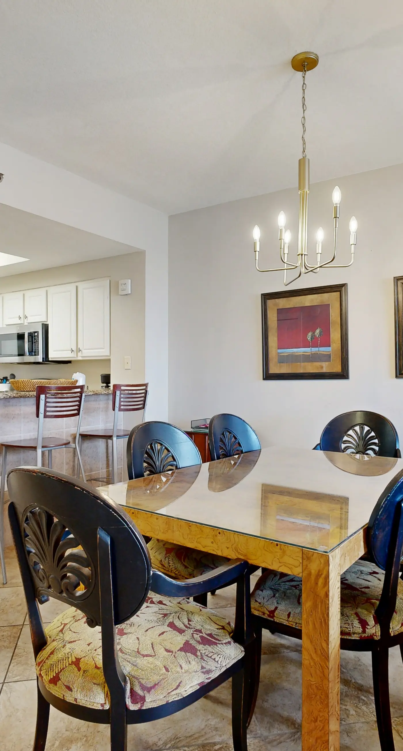 Coastal bay front condo with shared pool, and easy beach access