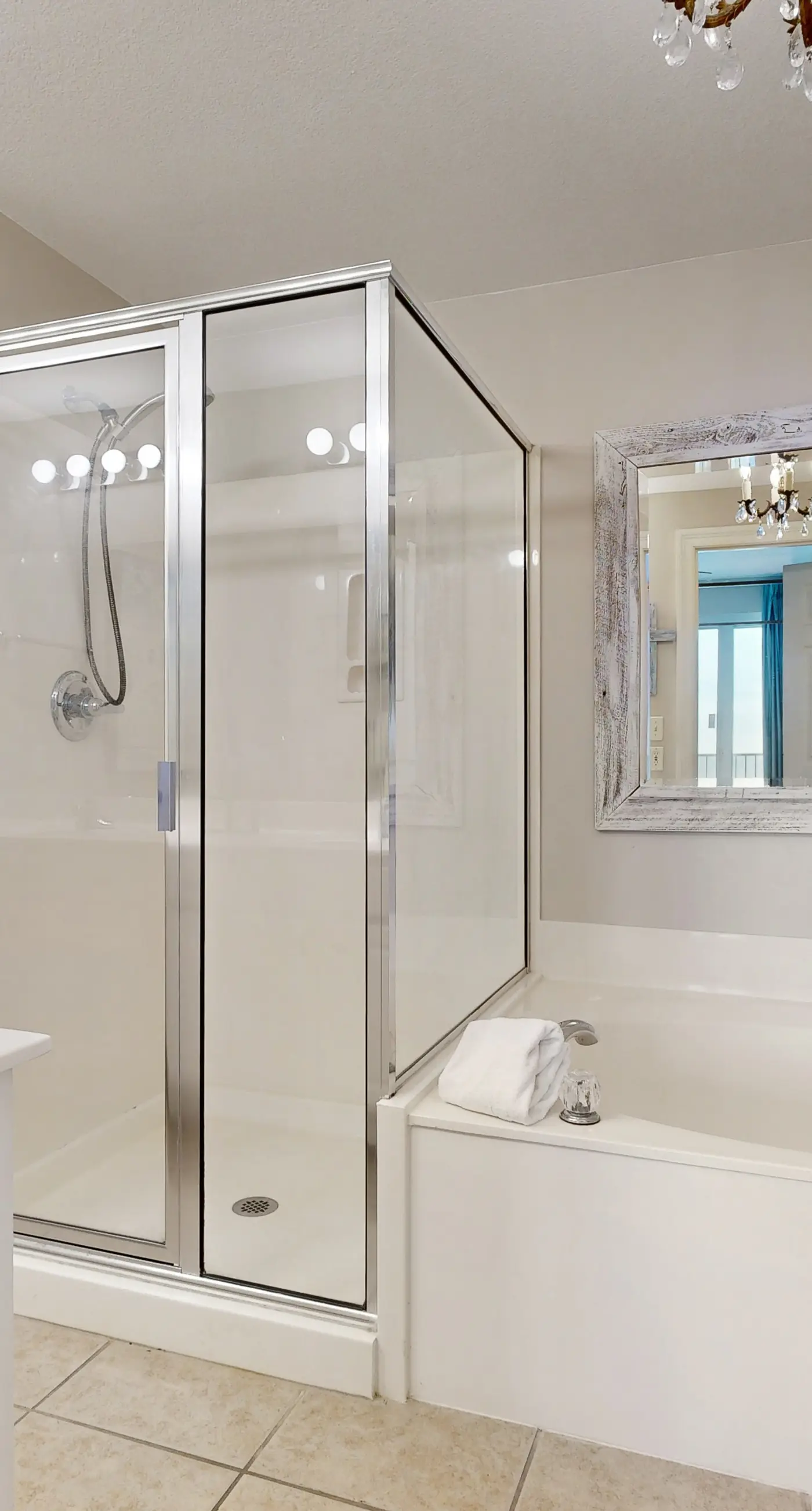 Coastal bay front condo with shared pool, and easy beach access