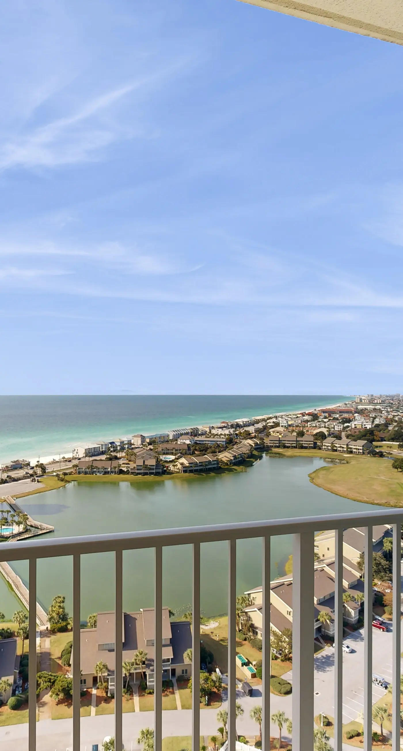 Coastal bay front condo with shared pool, and easy beach access