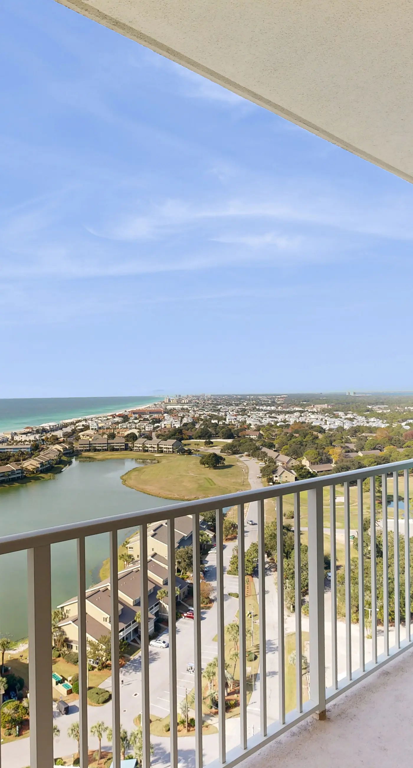 Coastal bay front condo with shared pool, and easy beach access
