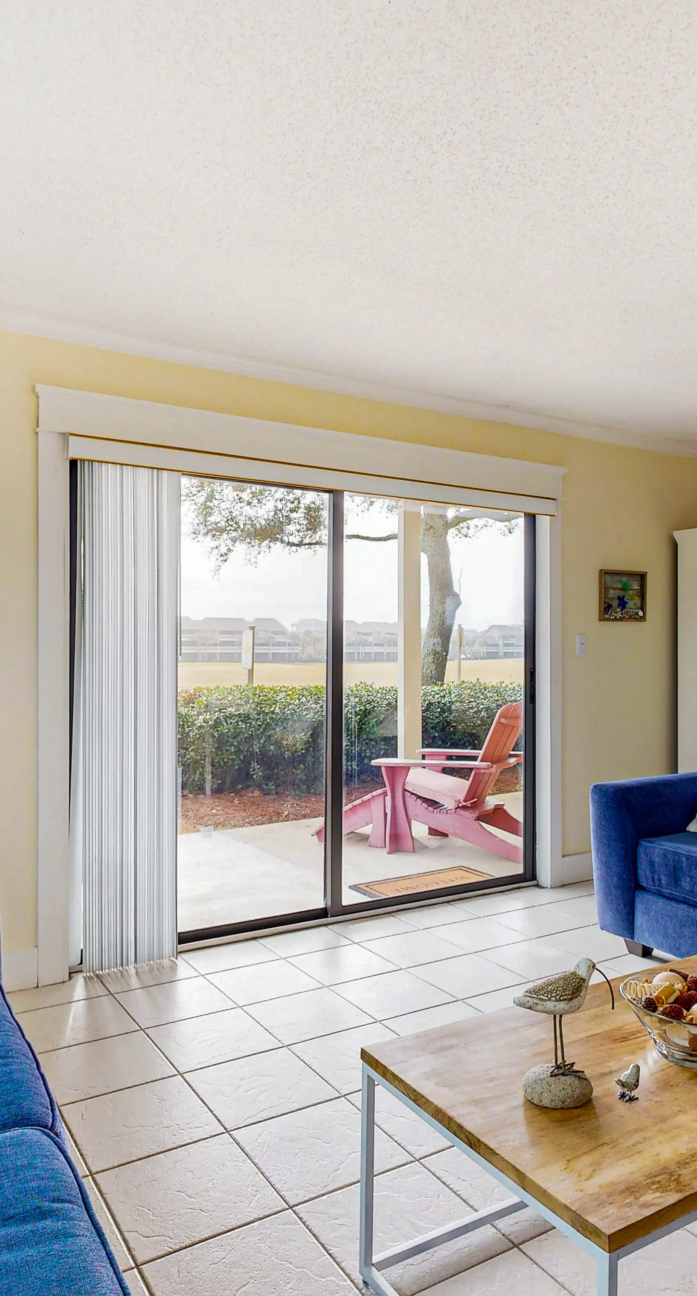 Beautiful condo with on-site golf, pool, tennis, hot tub, & gym - patio, W/D, AC