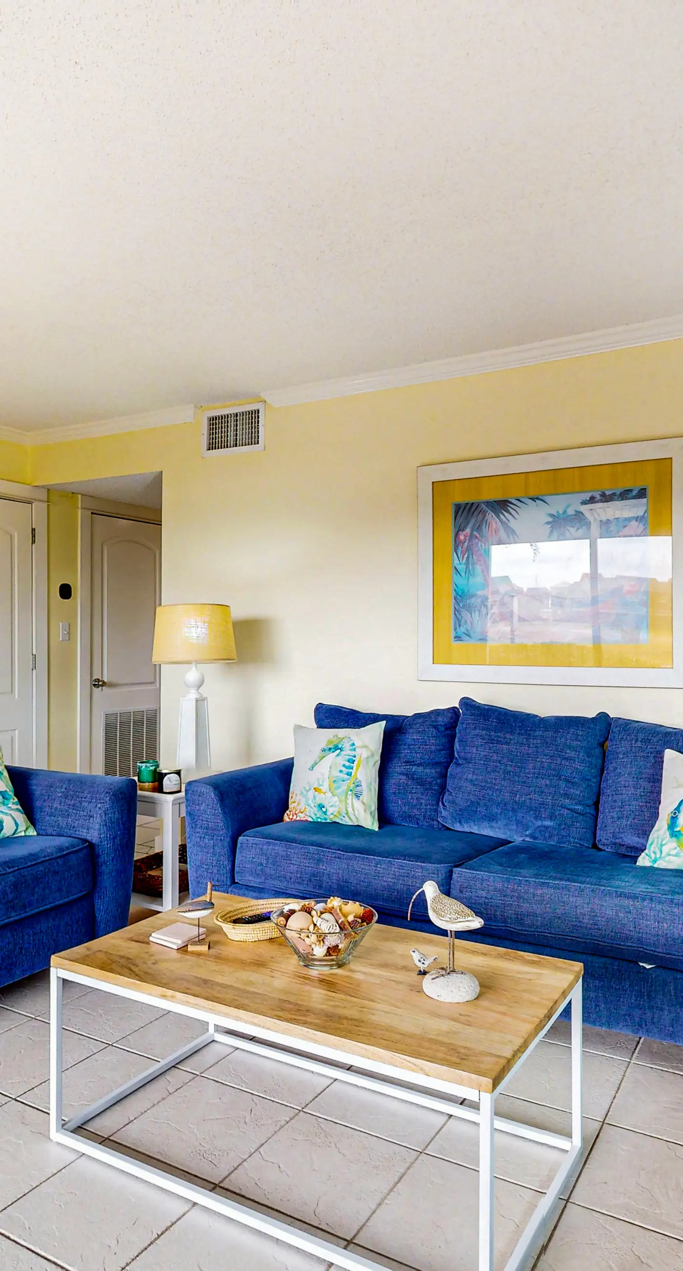 Beautiful condo with on-site golf, pool, tennis, hot tub, & gym - patio, W/D, AC