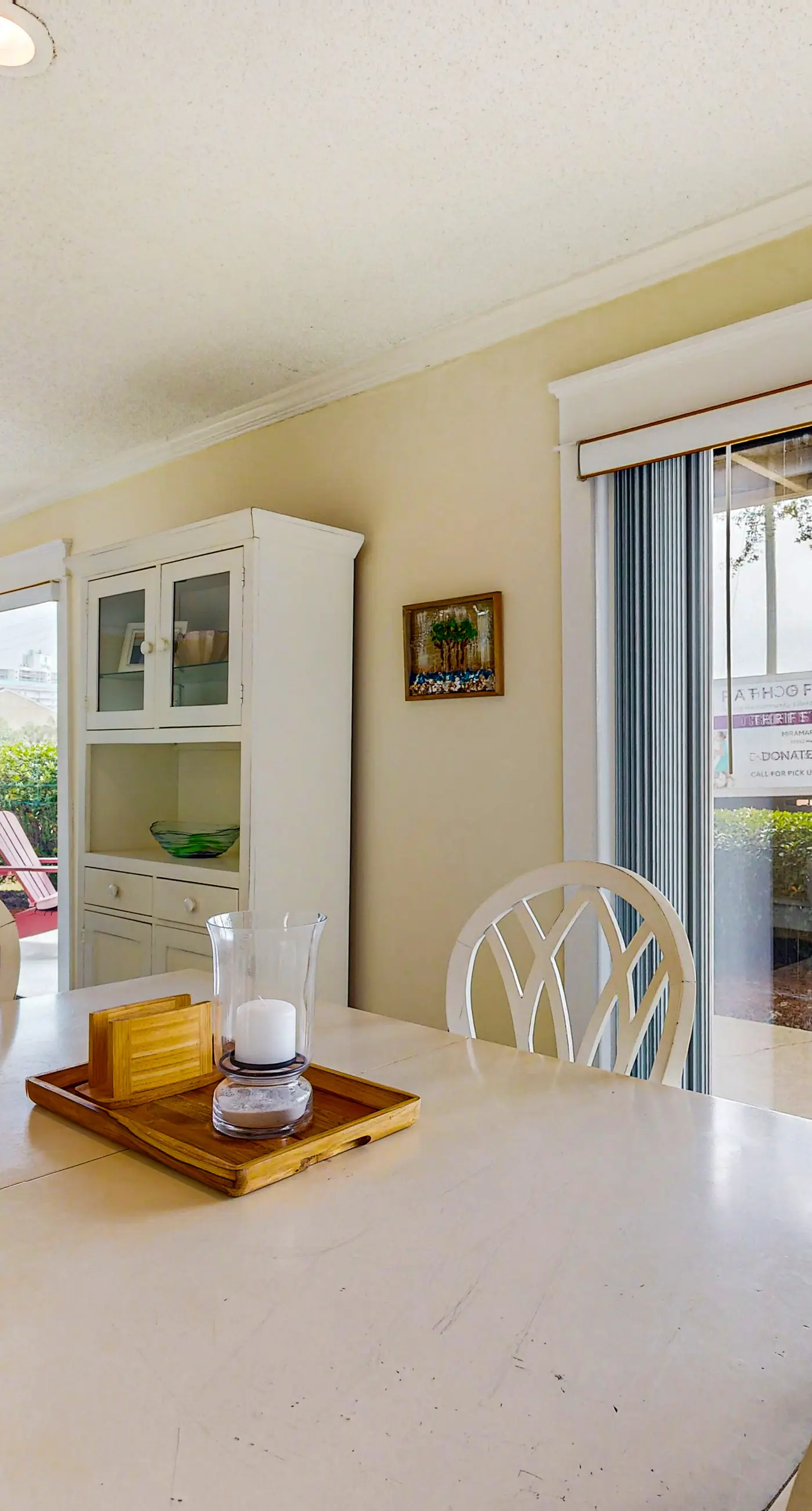 Beautiful condo with on-site golf, pool, tennis, hot tub, & gym - patio, W/D, AC