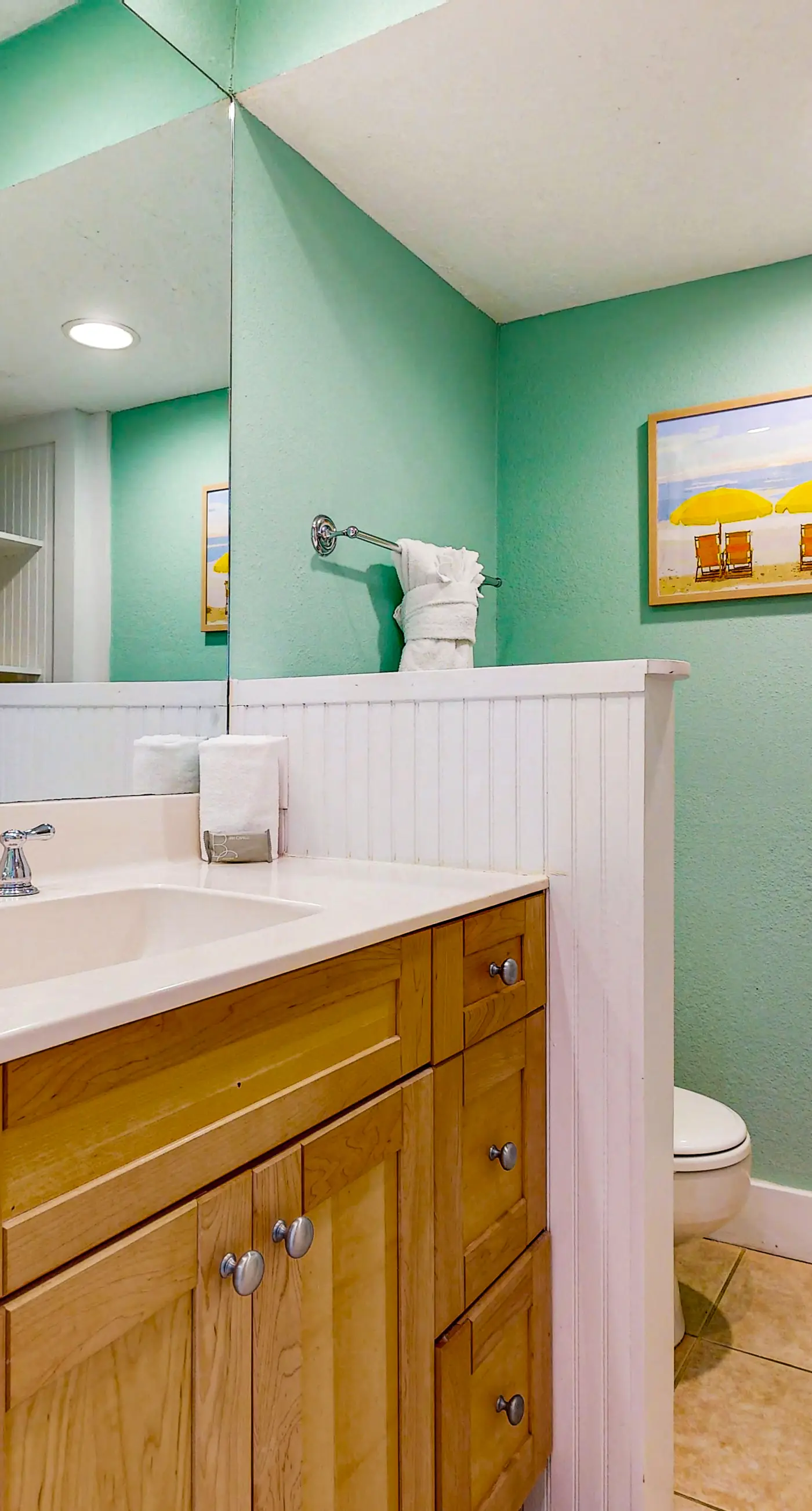 Beautiful condo with on-site golf, pool, tennis, hot tub, & gym - patio, W/D, AC