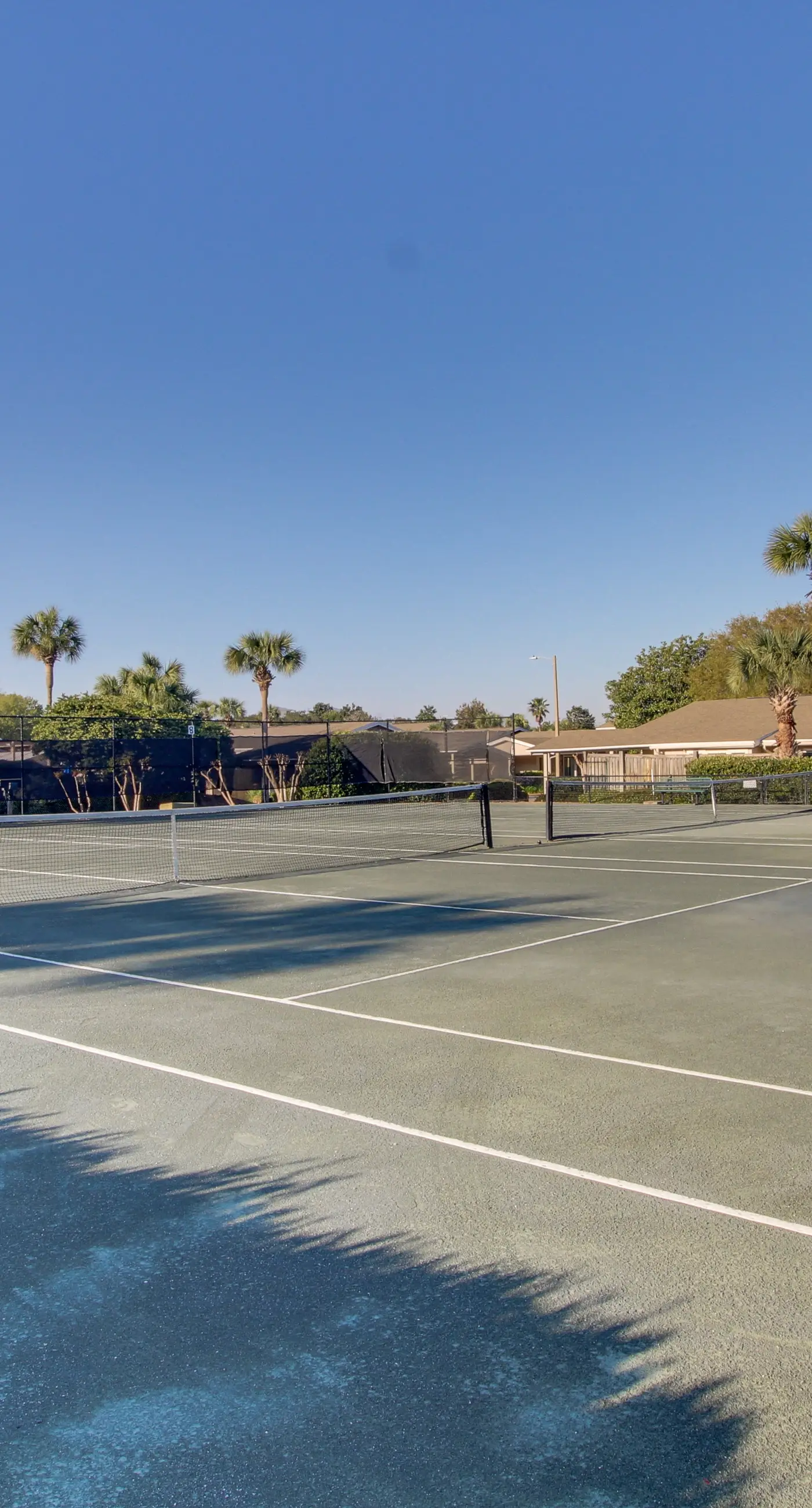 Beautiful condo with on-site golf, pool, tennis, hot tub, & gym - patio, W/D, AC