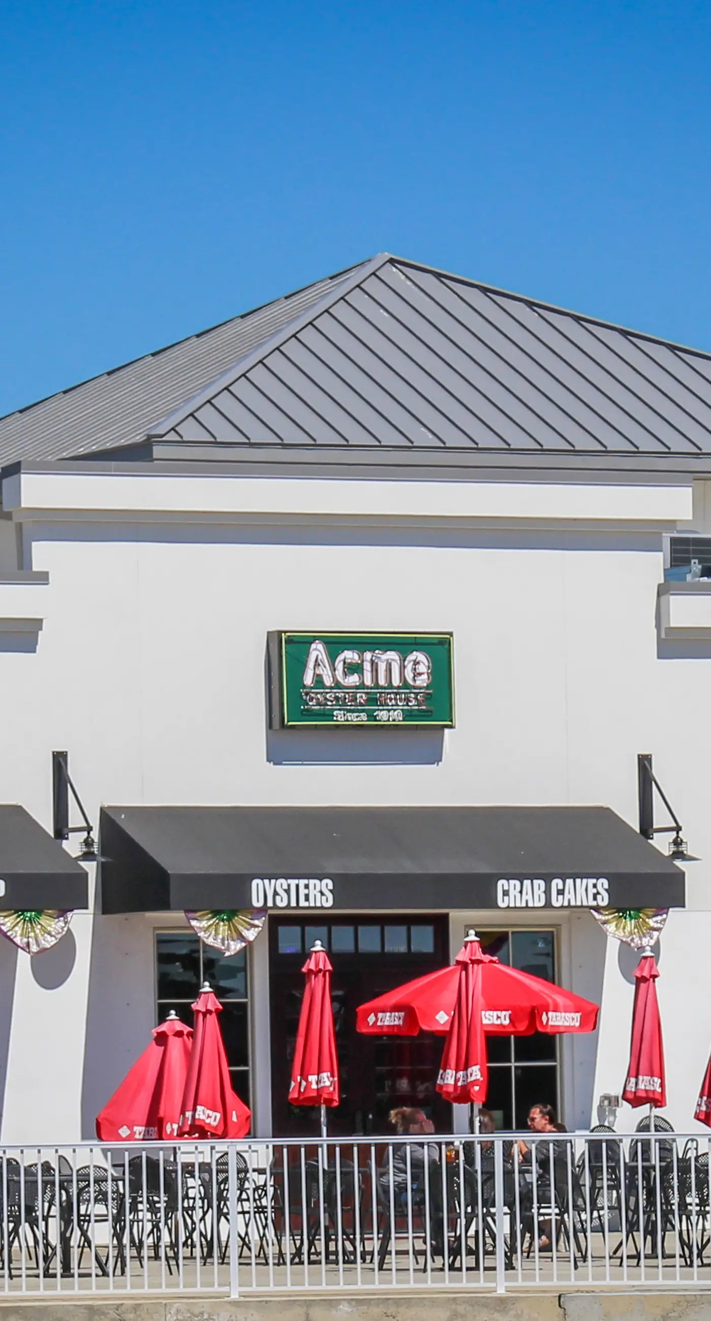 Beautiful condo with on-site golf, pool, tennis, hot tub, & gym - patio, W/D, AC