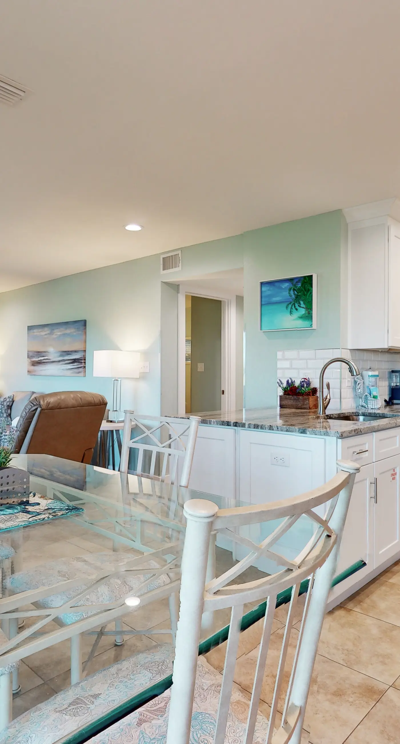 Sunny condo with lake views, outdoor pool, fast WiFi, tennis & central AC